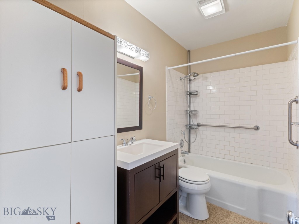 1305 W Geyser