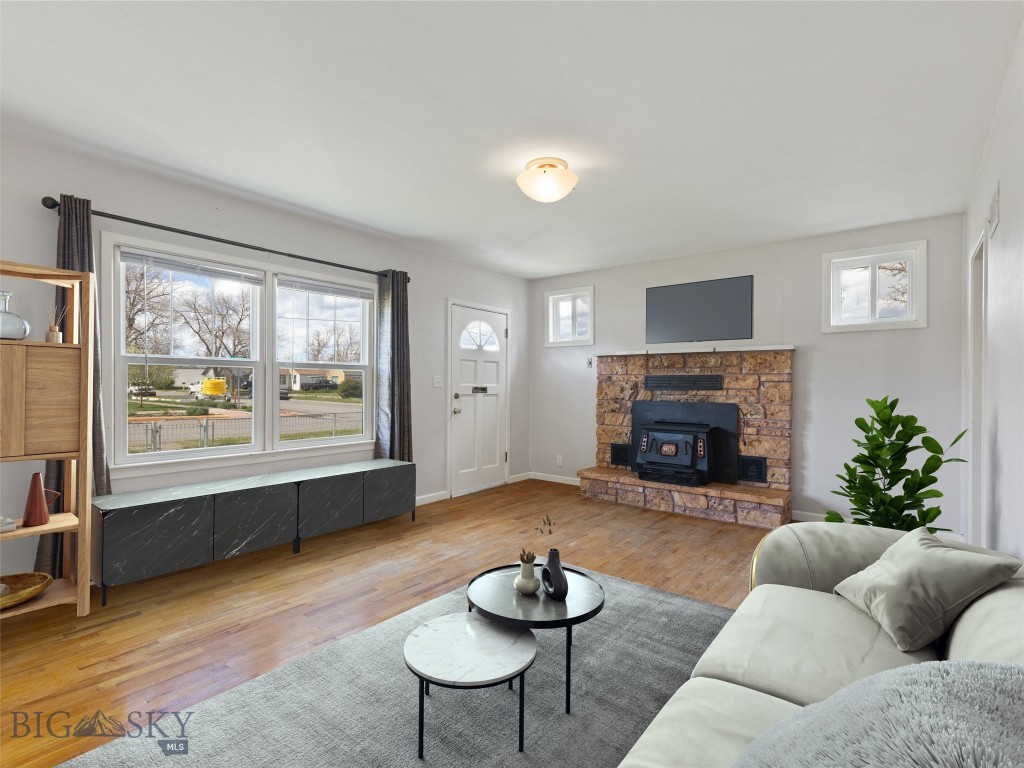 1305 W Geyser