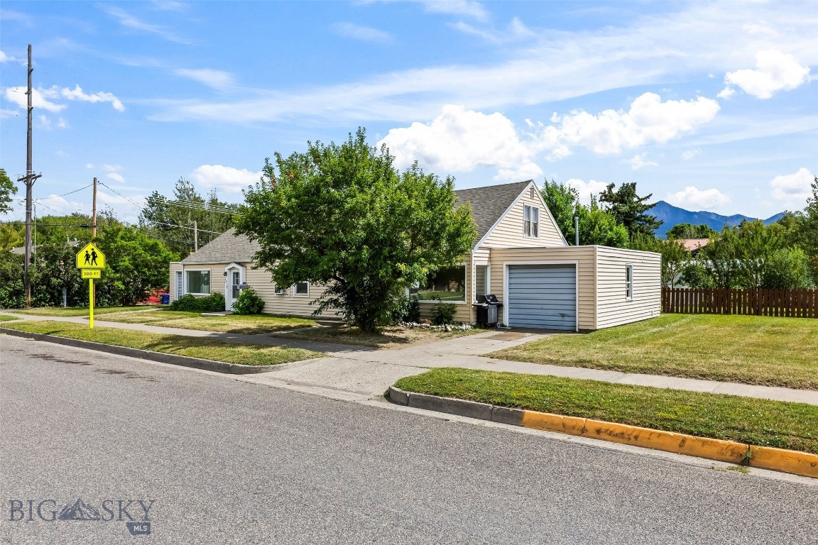 1119 & 1121 W Geyser Street