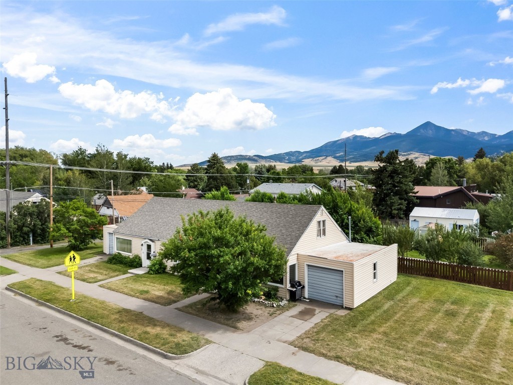 1119 & 1121 W Geyser Street