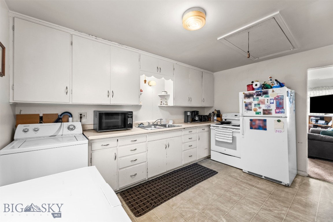 1119 & 1121 W Geyser Street