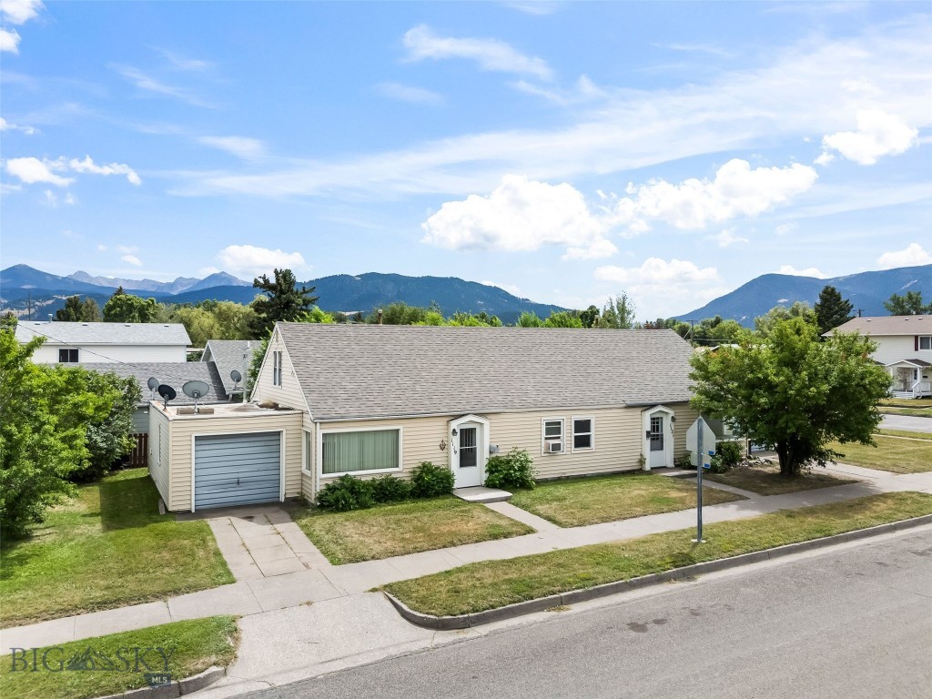 1119 & 1121 W Geyser Street