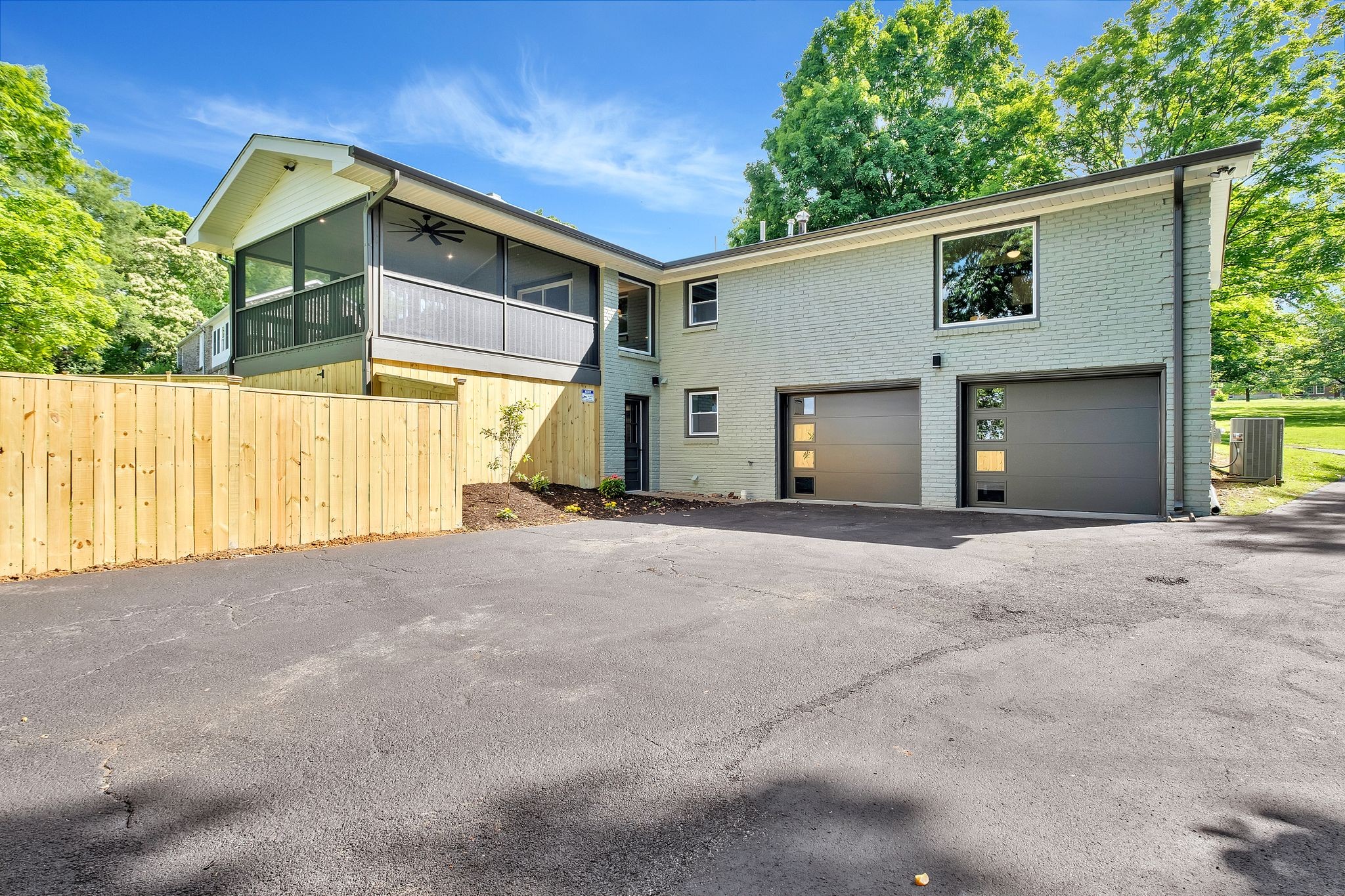 4010 Moss Rose Dr
