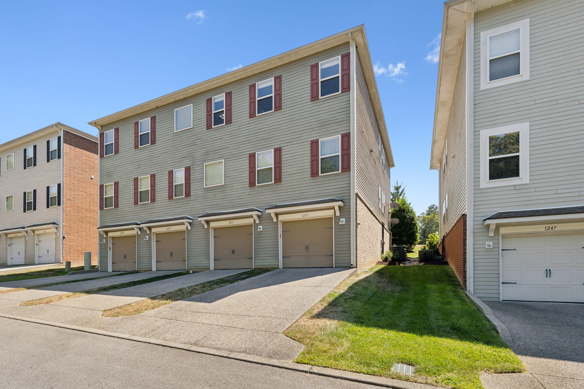 1253 Park Run Dr