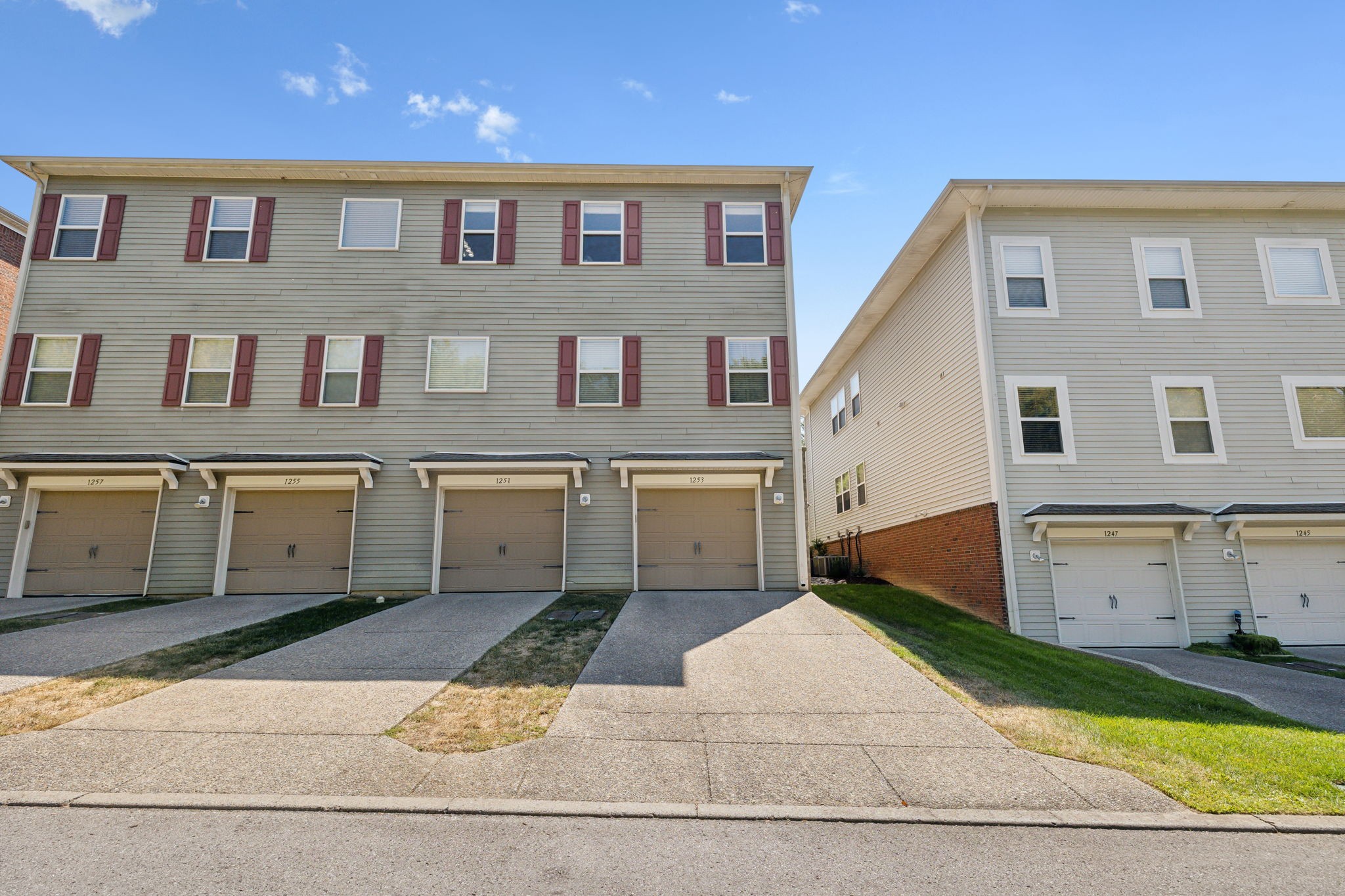 1253 Park Run Dr