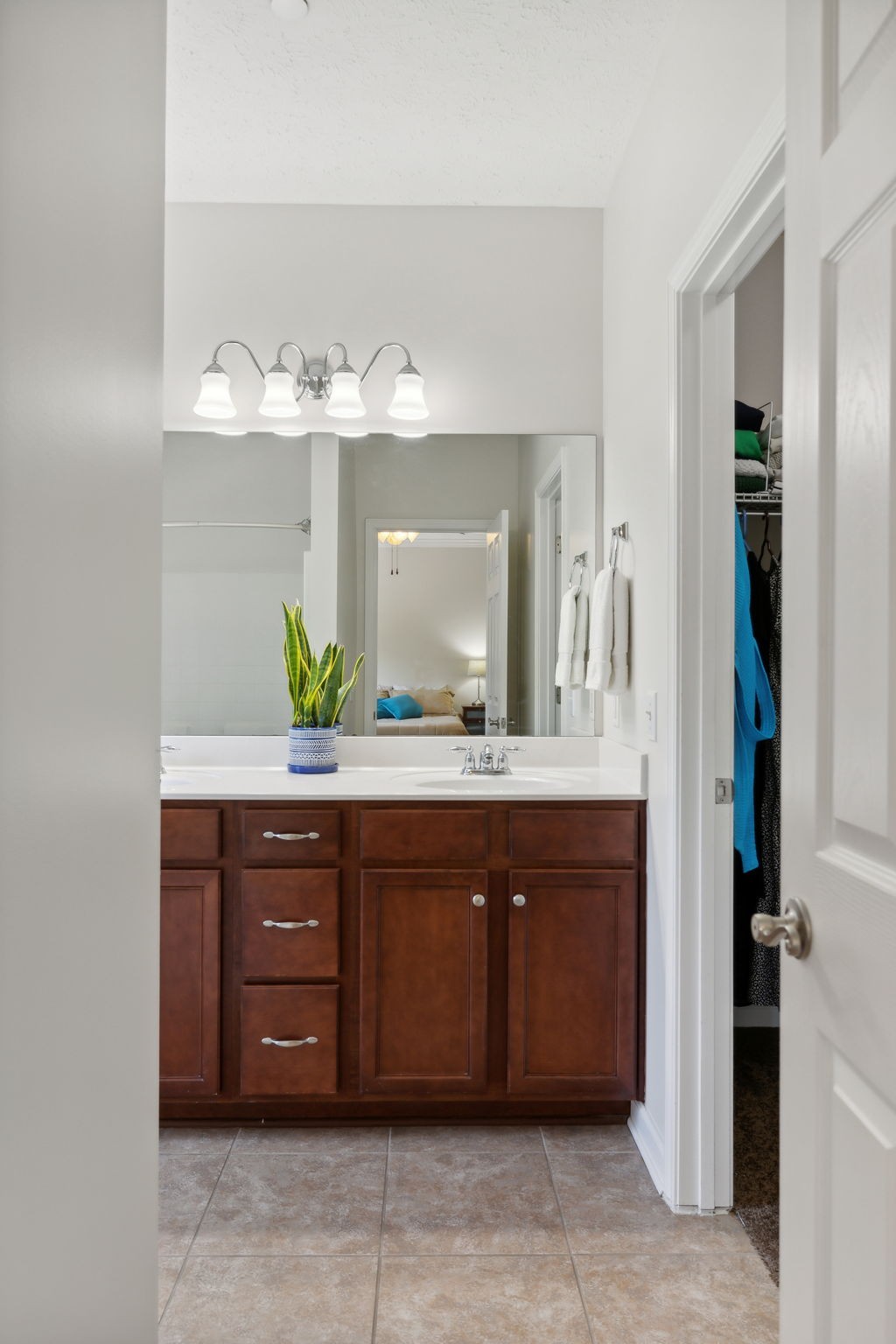 1253 Park Run Dr