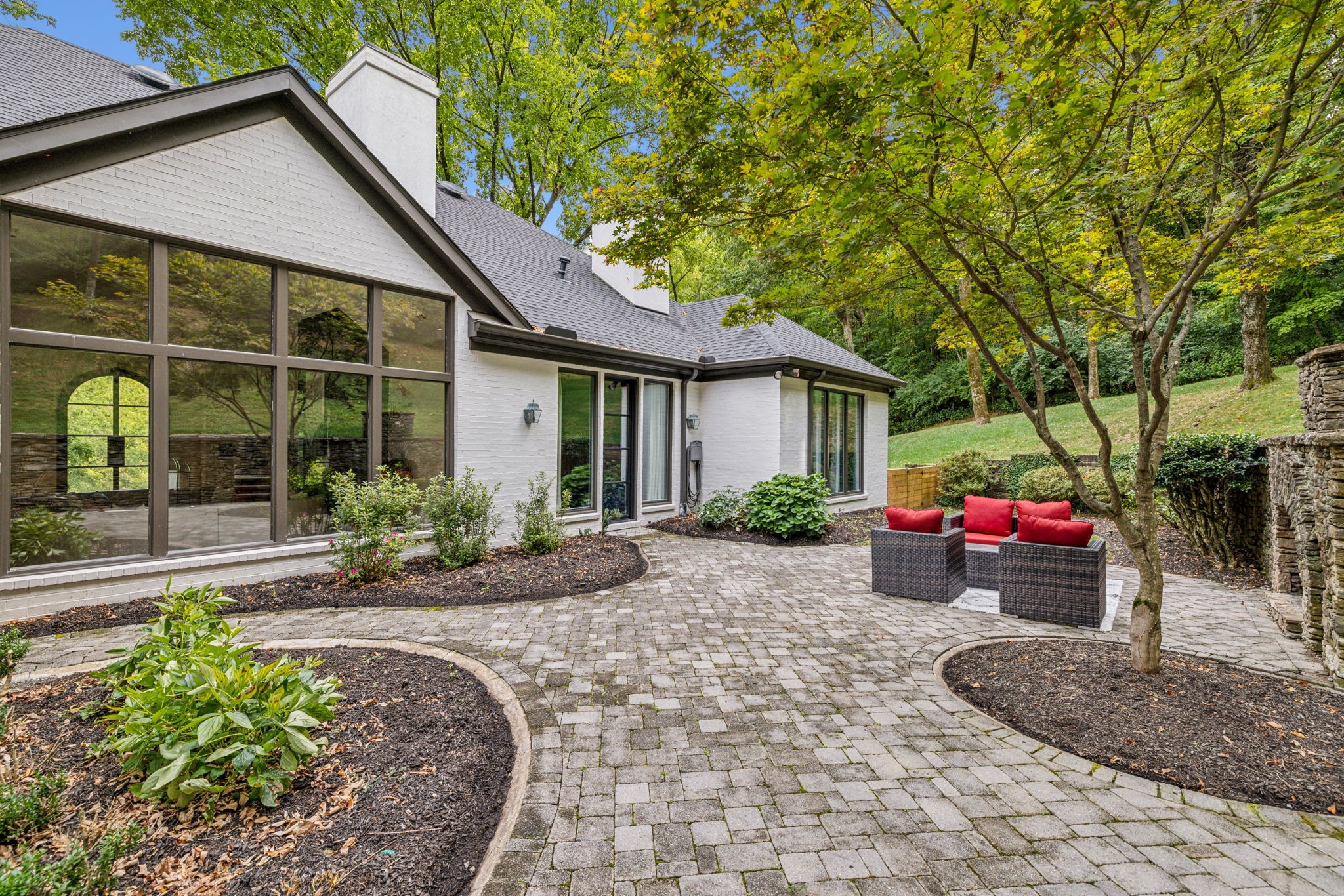 5221 Heathrow Hills Dr