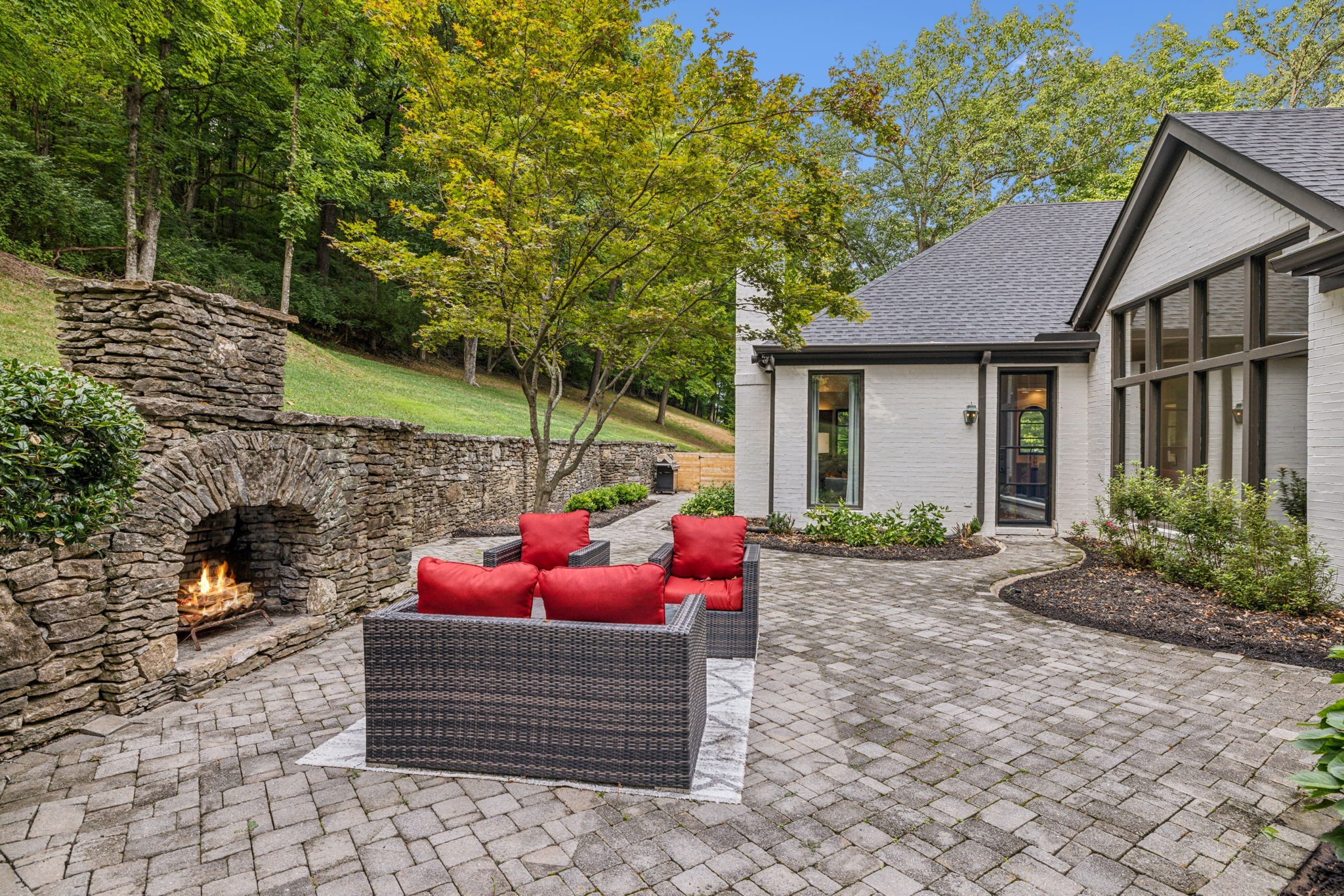 5221 Heathrow Hills Dr
