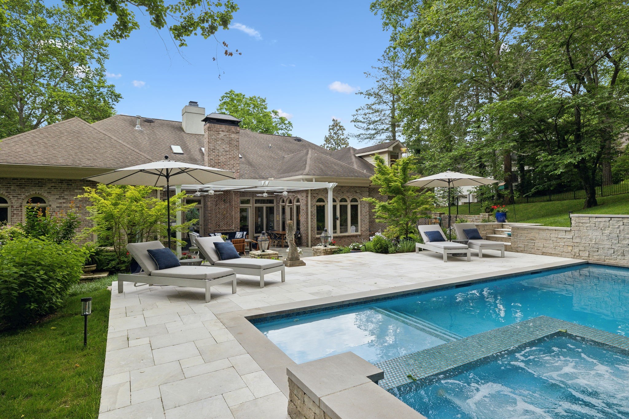 915 Calloway Dr