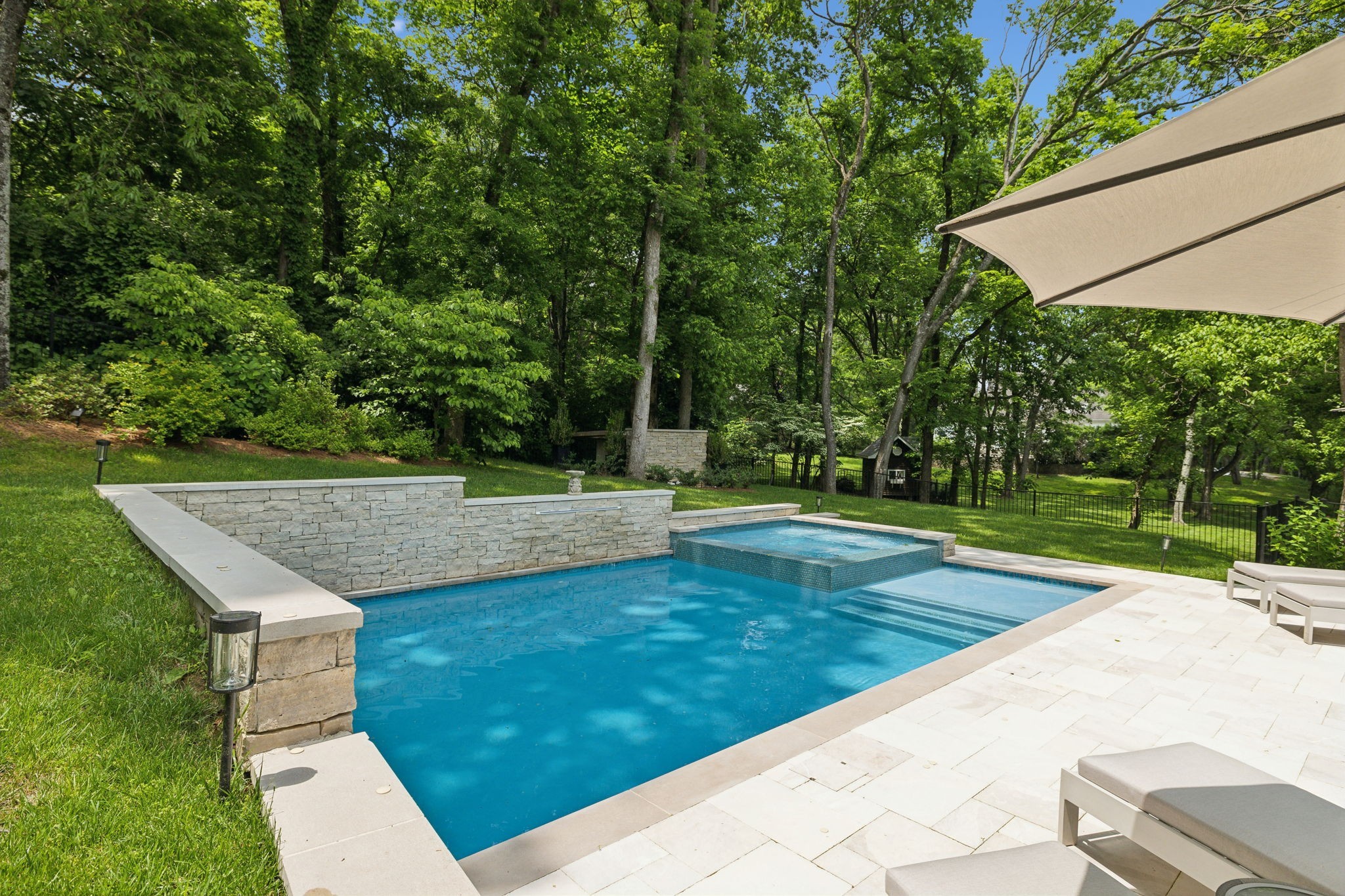915 Calloway Dr