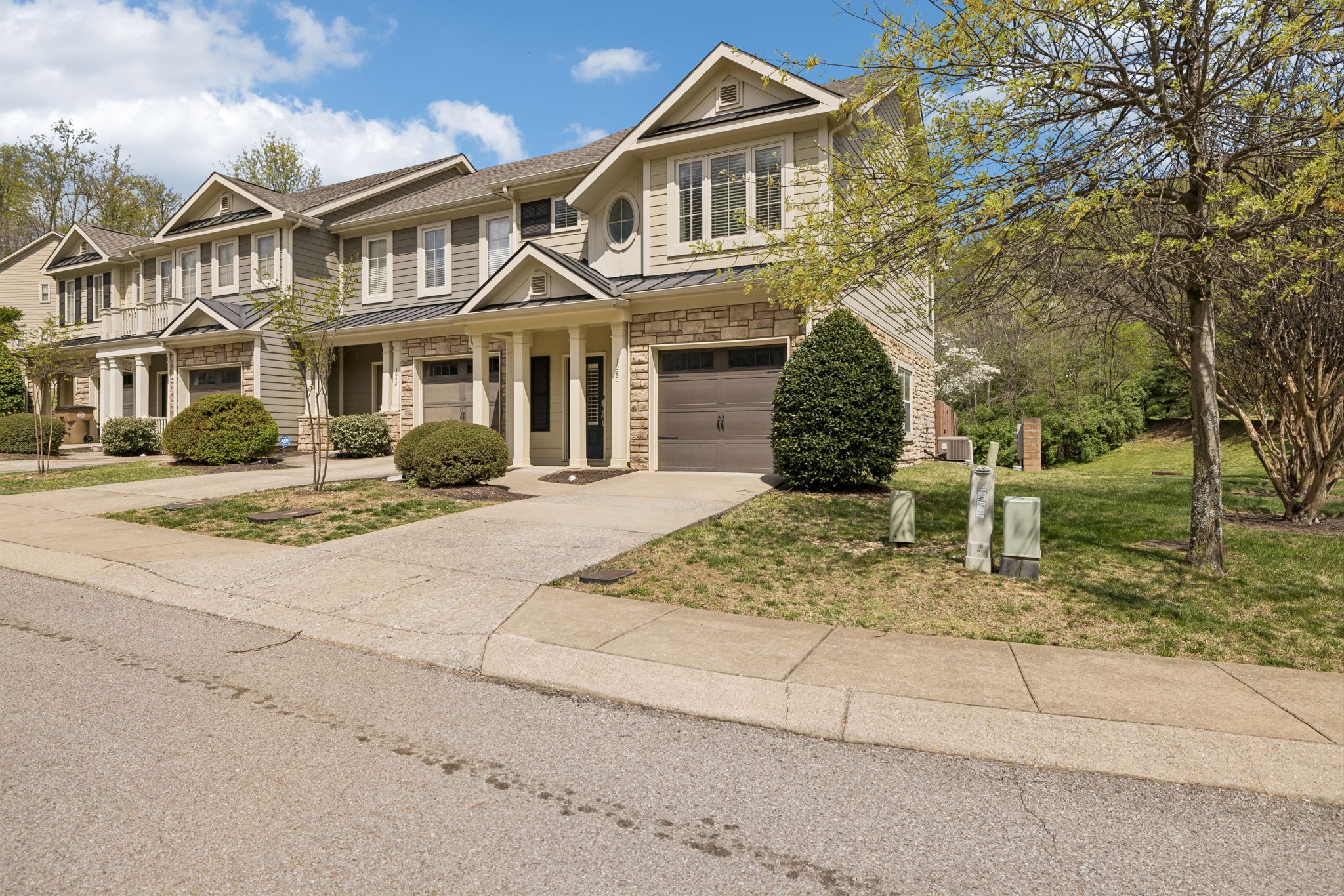 1040 Woodbury Falls Dr