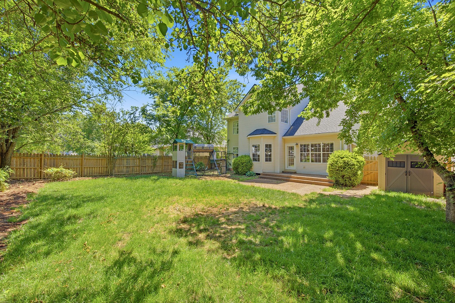 447 Essex Park Cir