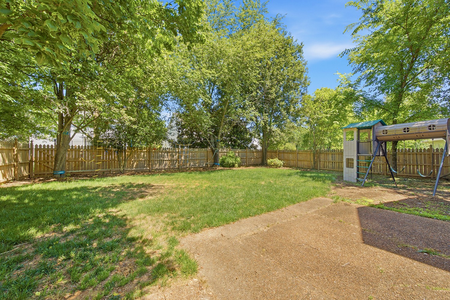 447 Essex Park Cir