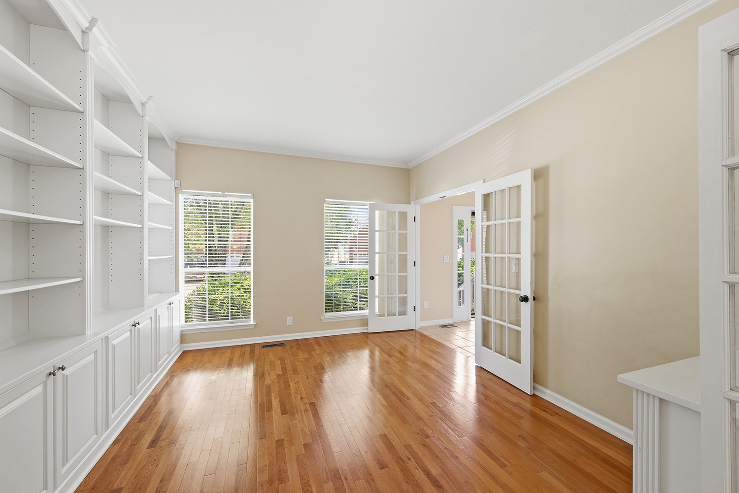 447 Essex Park Cir
