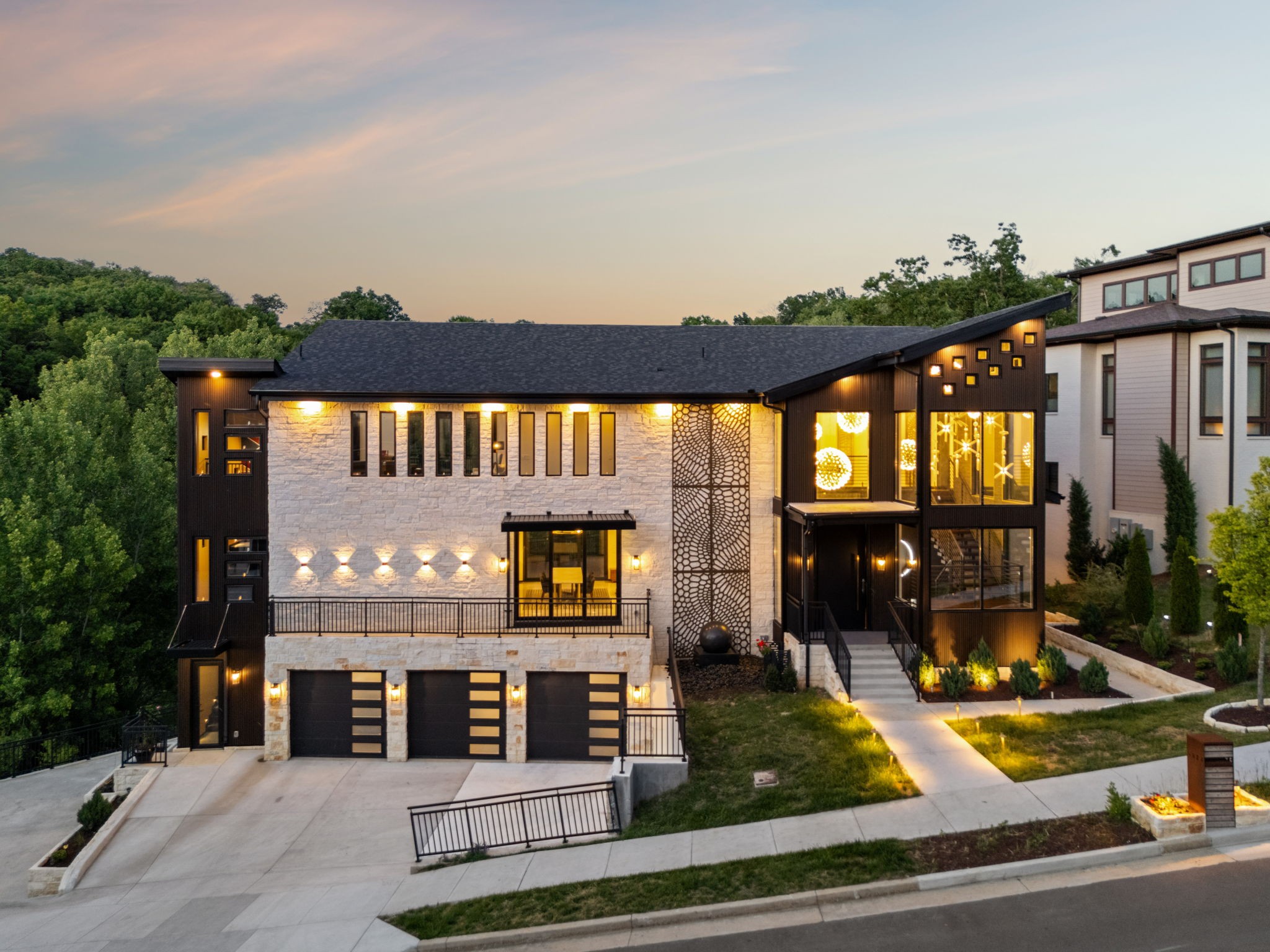 5824 Woodland Hills Dr