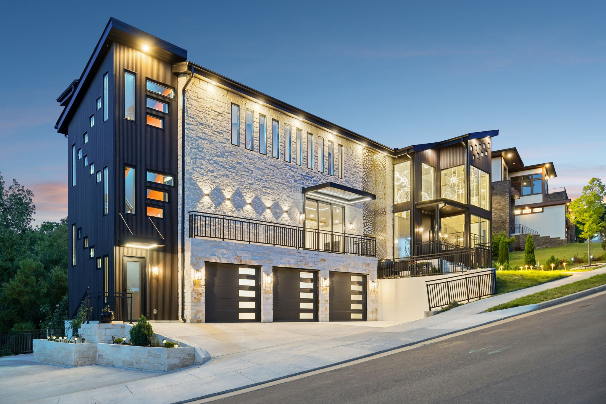 5824 Woodland Hills Dr