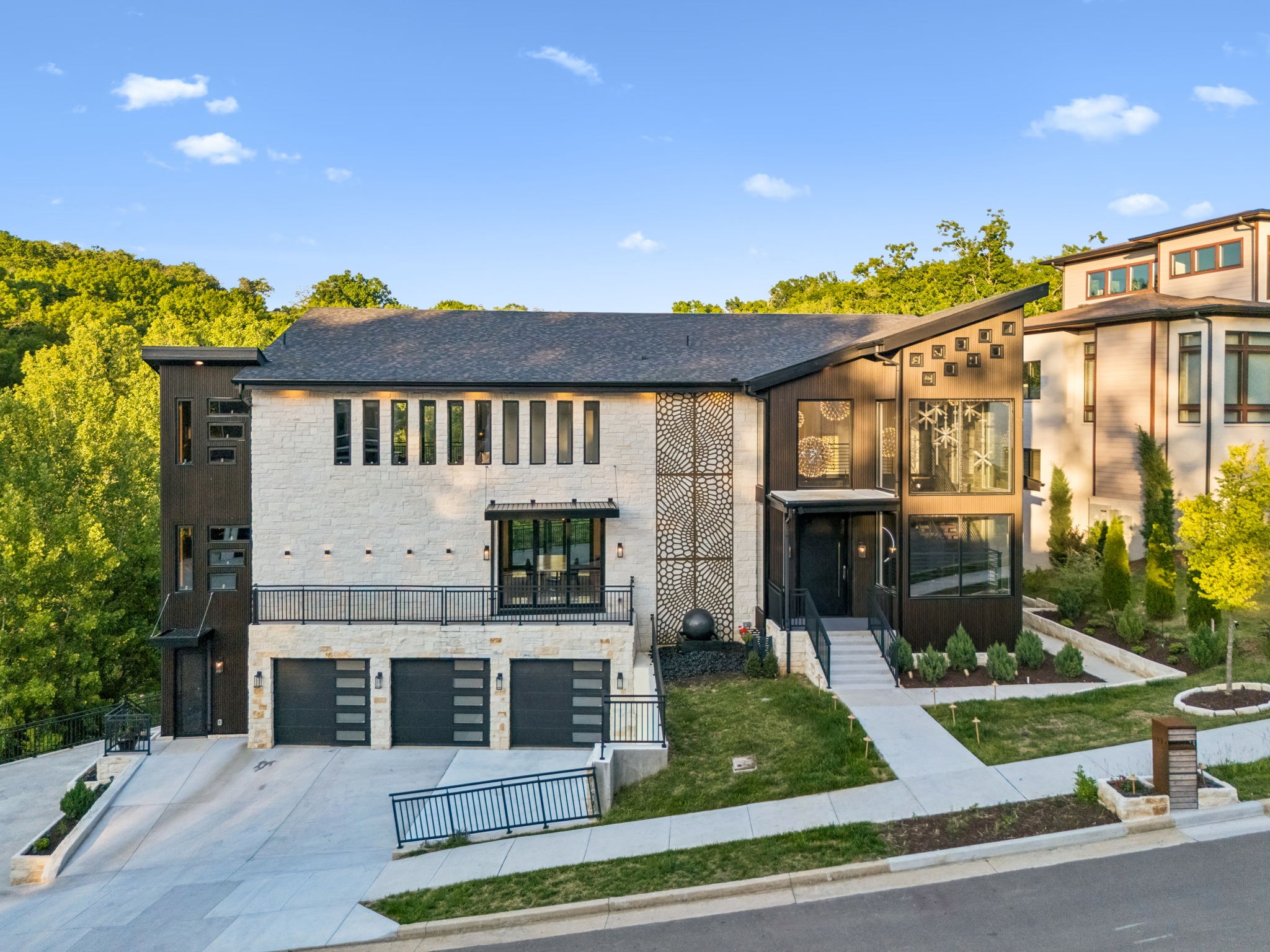 5824 Woodland Hills Dr