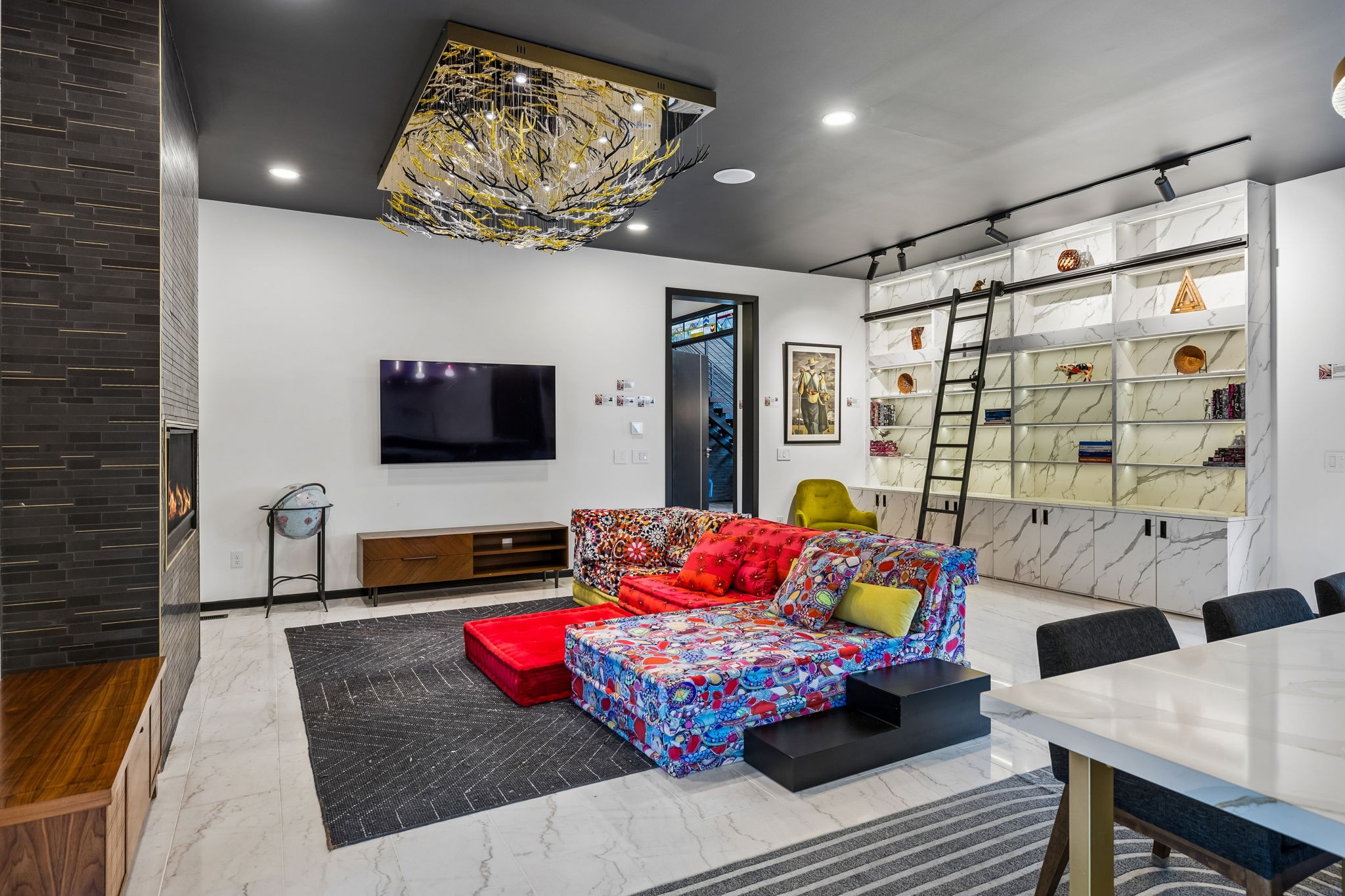 5824 Woodland Hills Dr