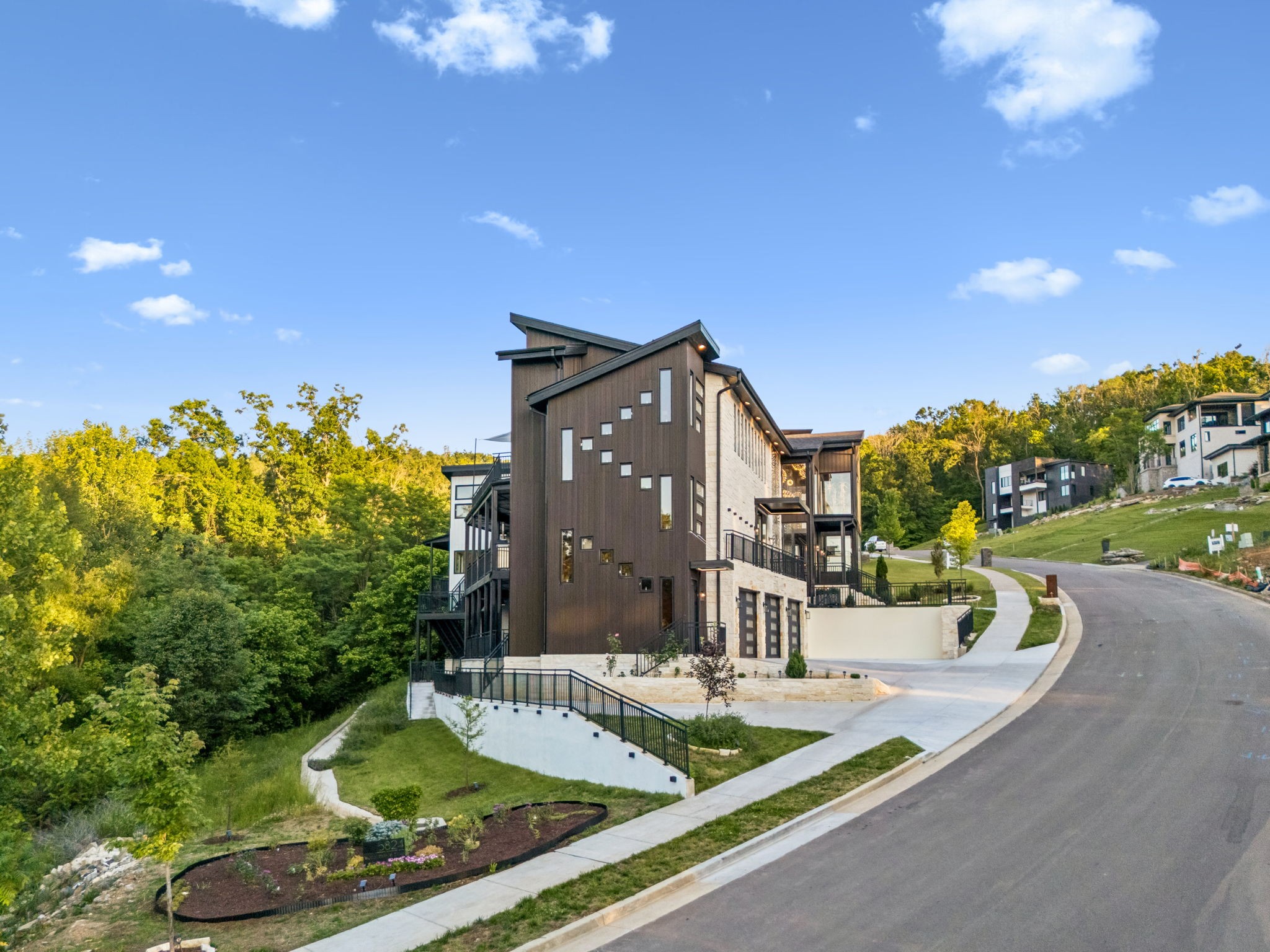 5824 Woodland Hills Dr