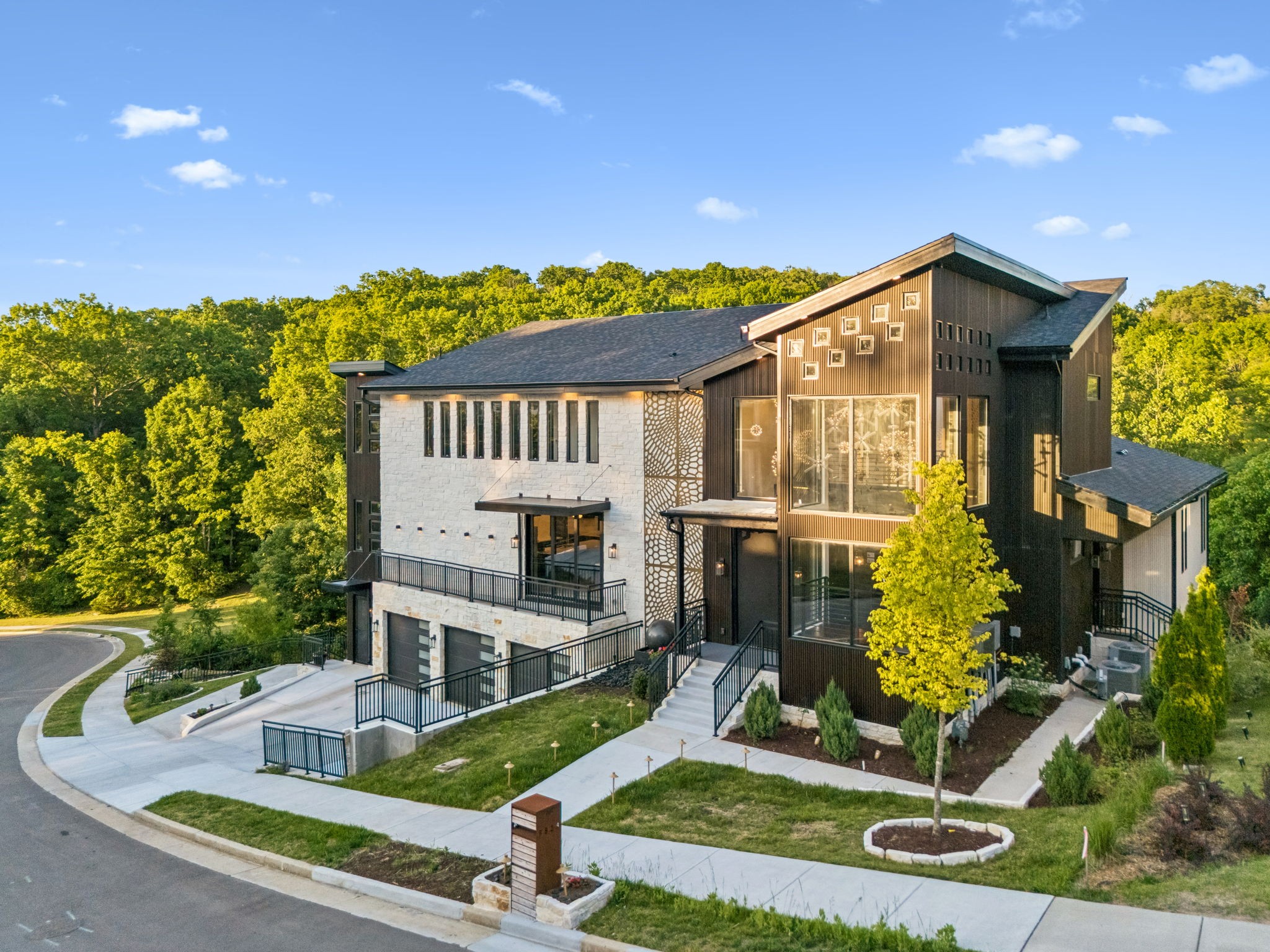 5824 Woodland Hills Dr