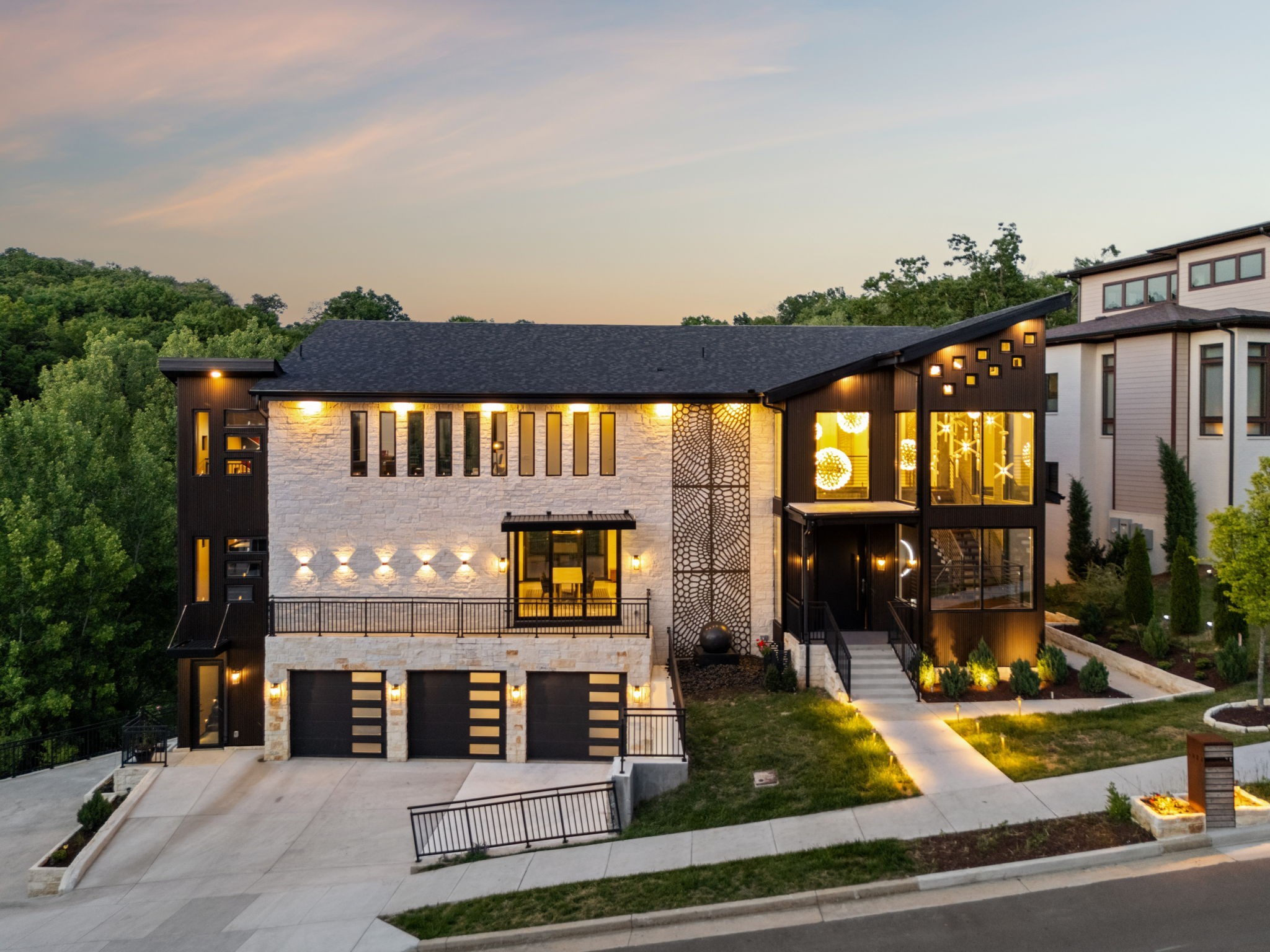 5824 Woodland Hills Dr