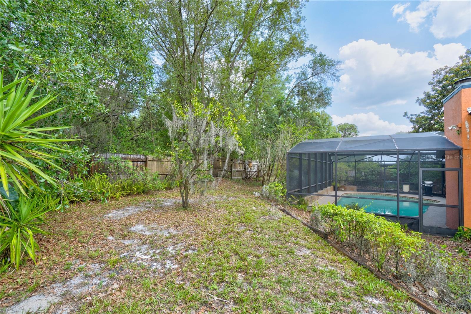 1077 NODDING PINES WAY