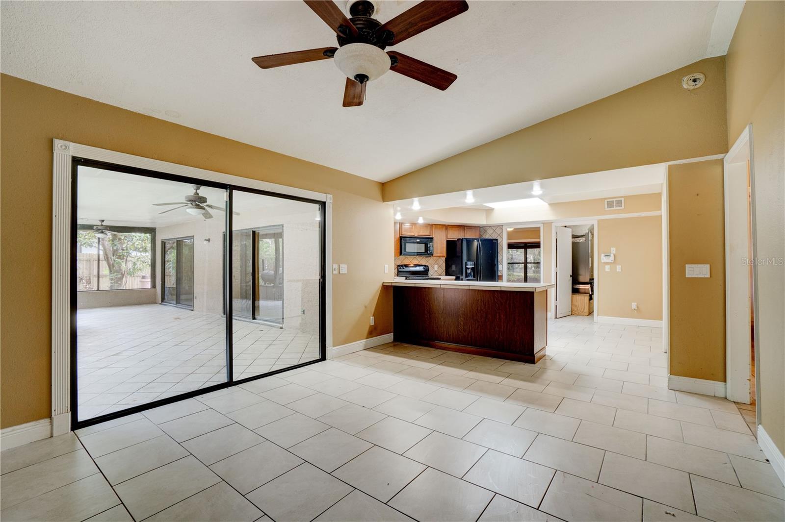 1077 NODDING PINES WAY