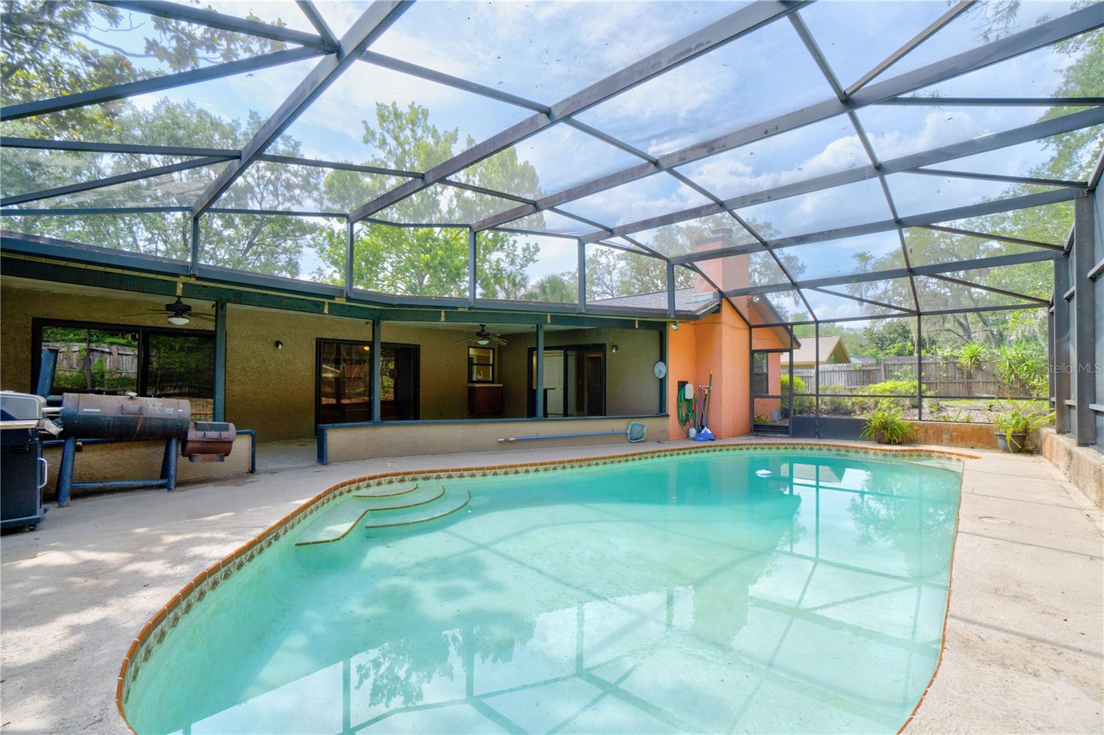 1077 NODDING PINES WAY