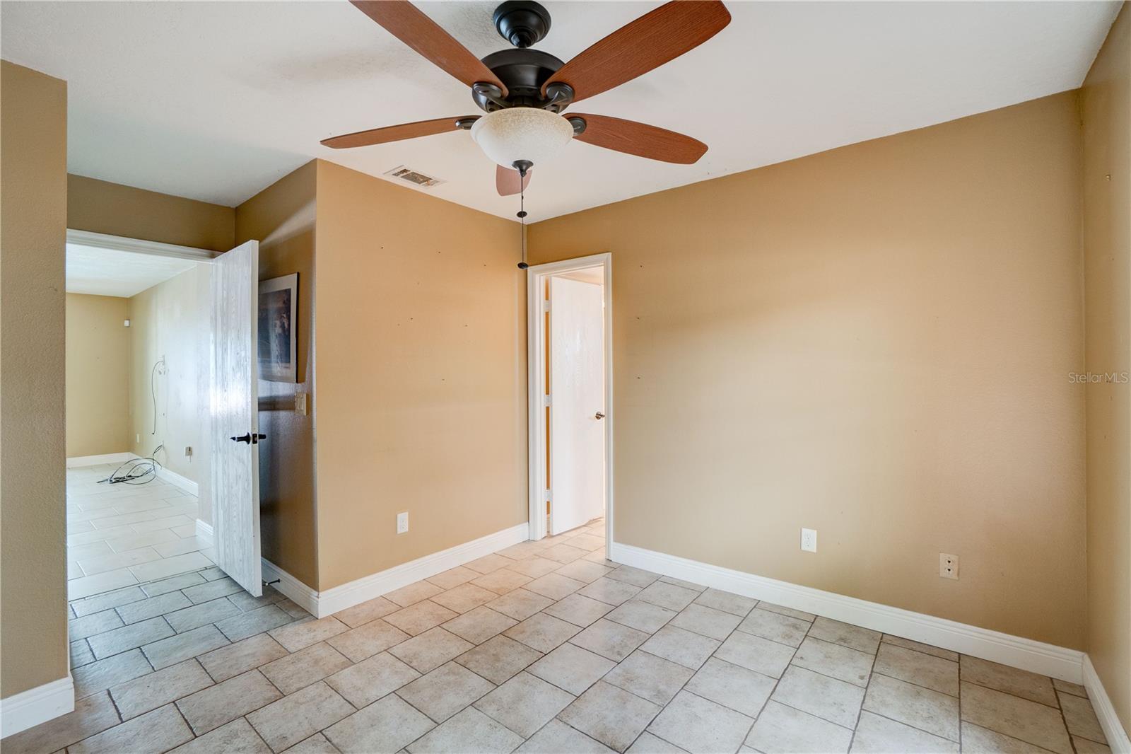 1077 NODDING PINES WAY