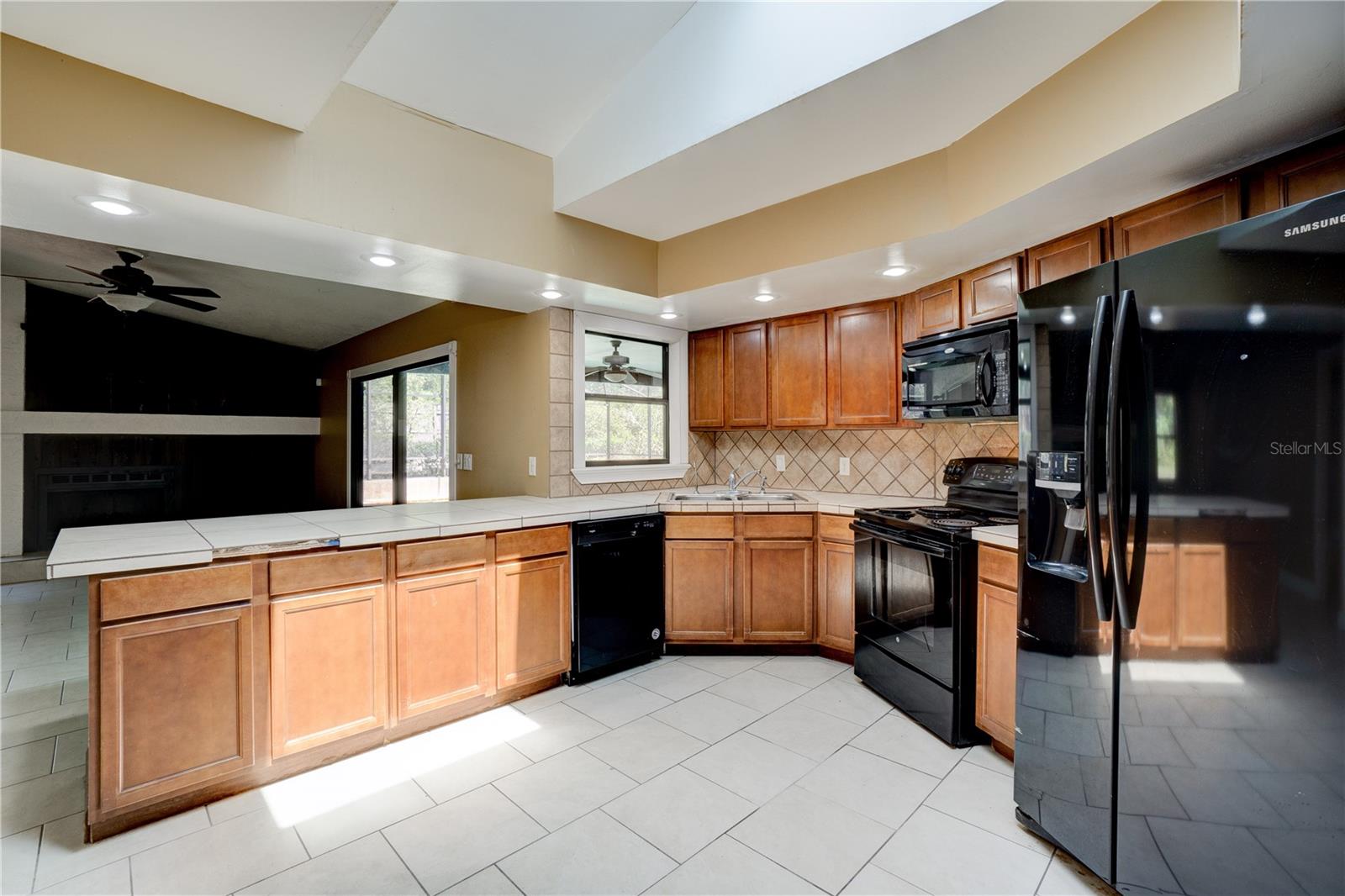 1077 NODDING PINES WAY