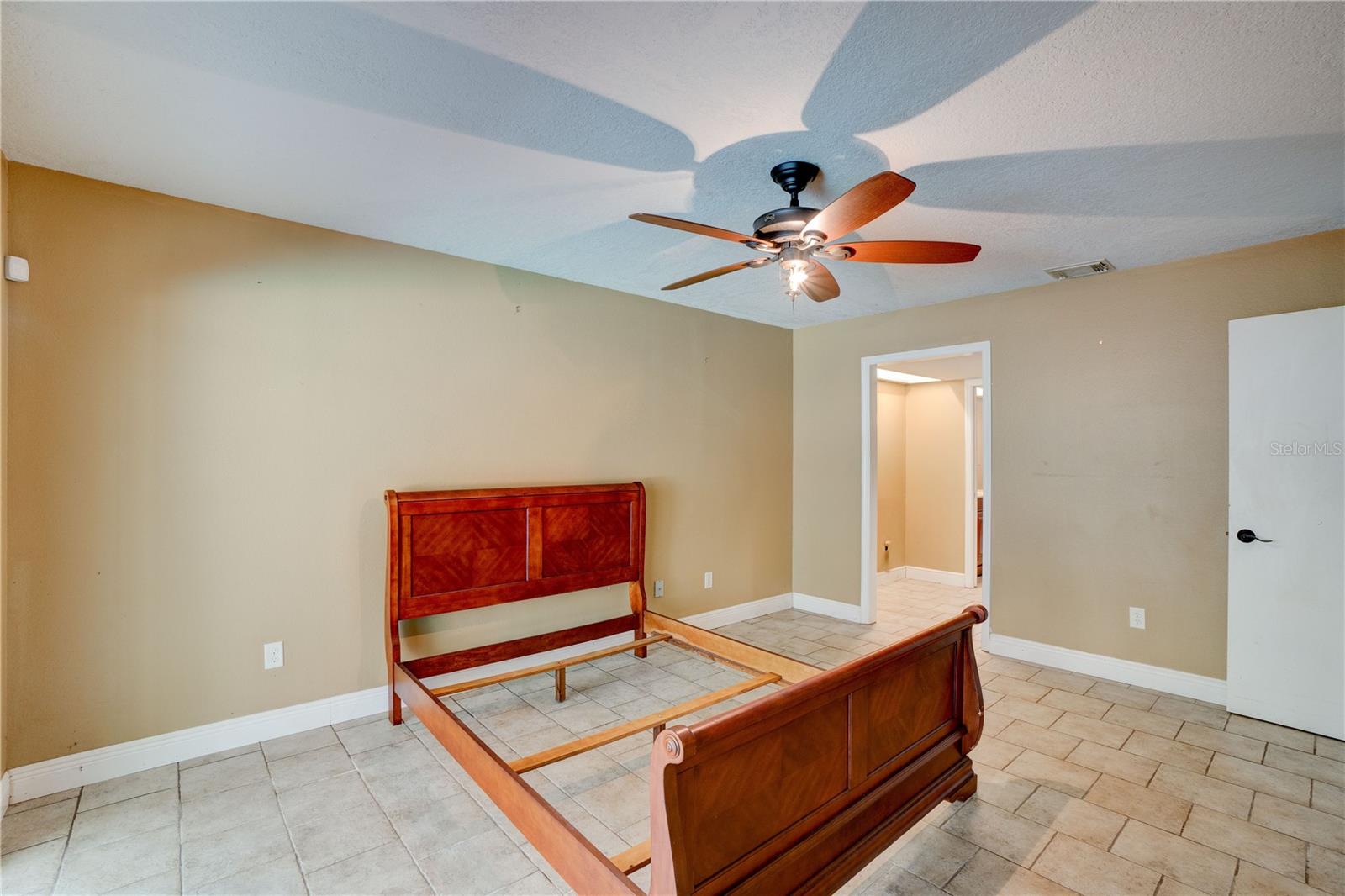 1077 NODDING PINES WAY