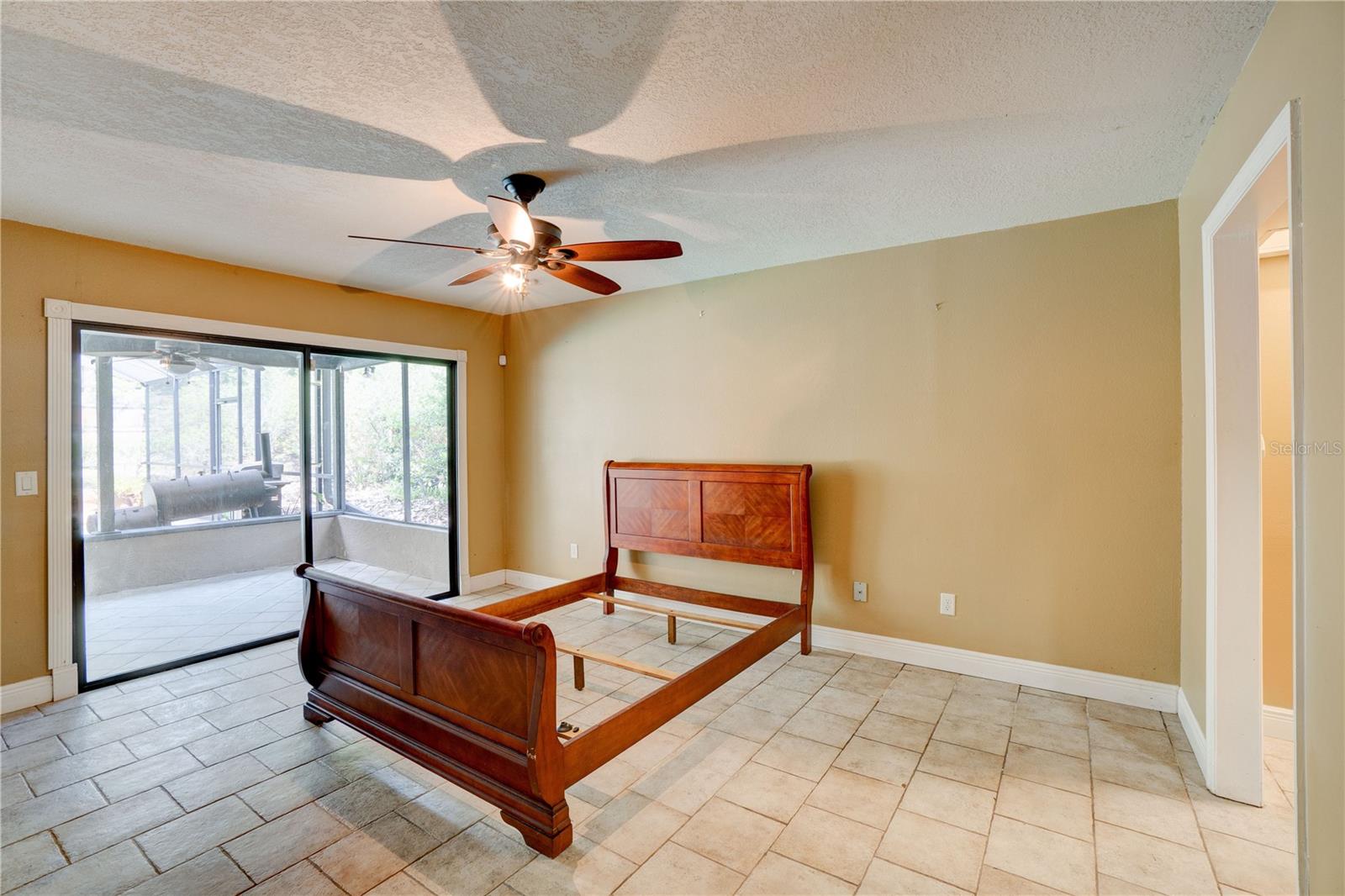 1077 NODDING PINES WAY