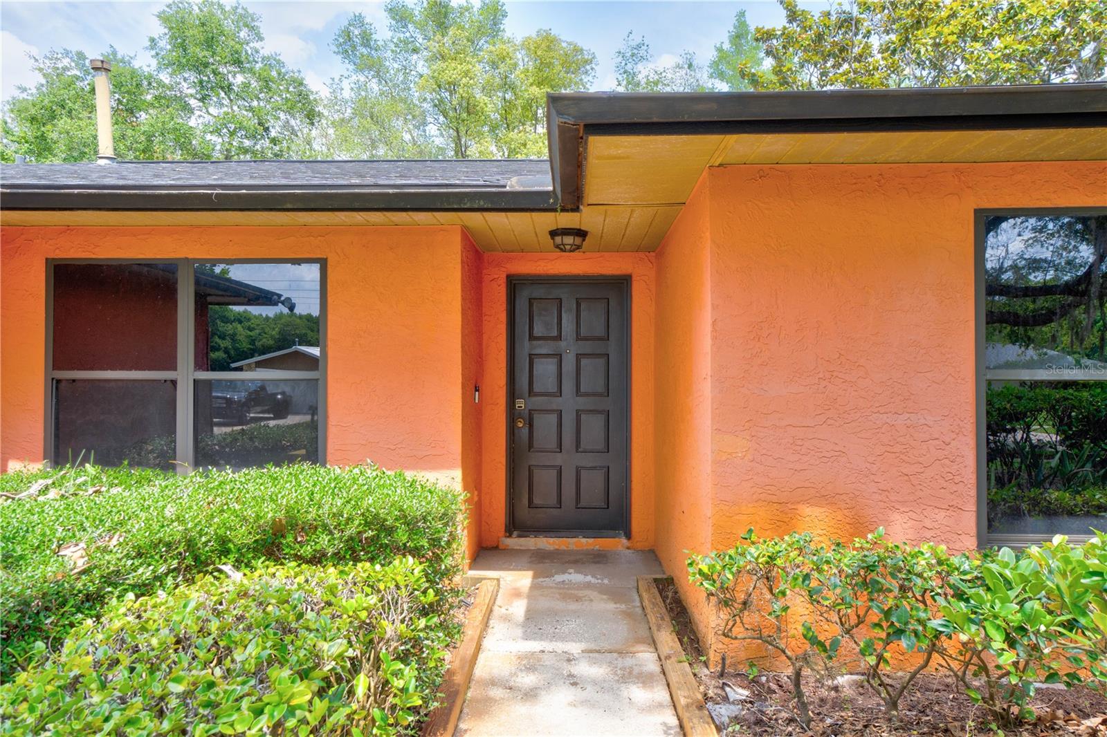 1077 NODDING PINES WAY