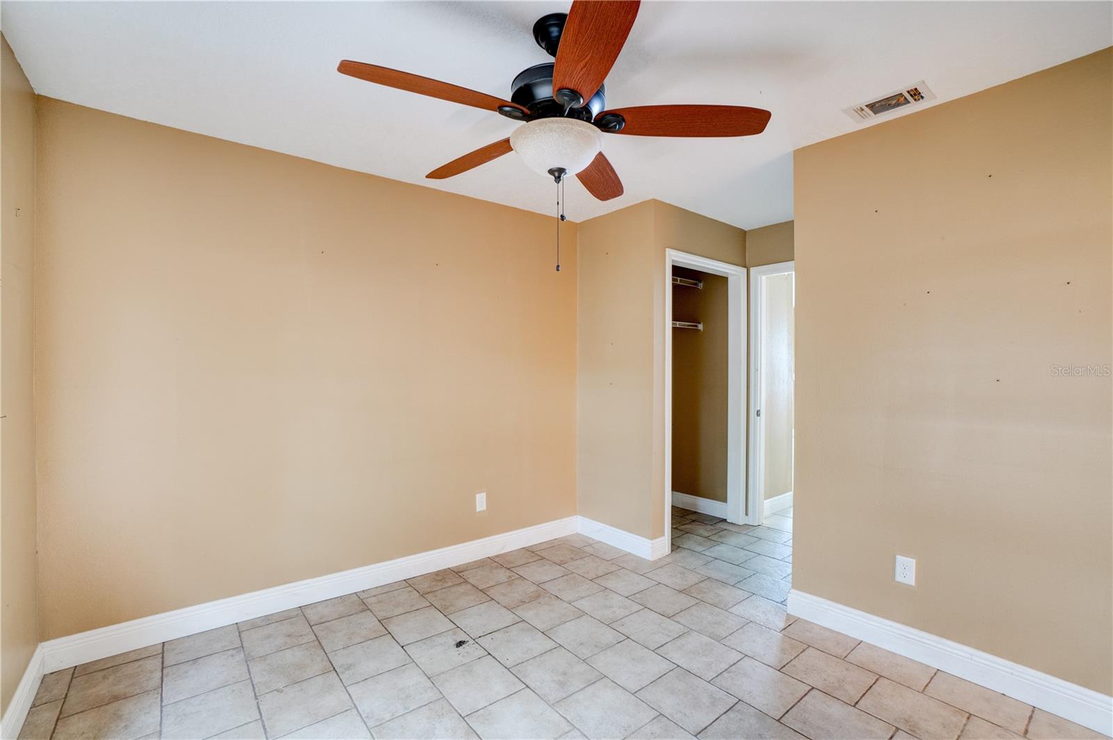 1077 NODDING PINES WAY