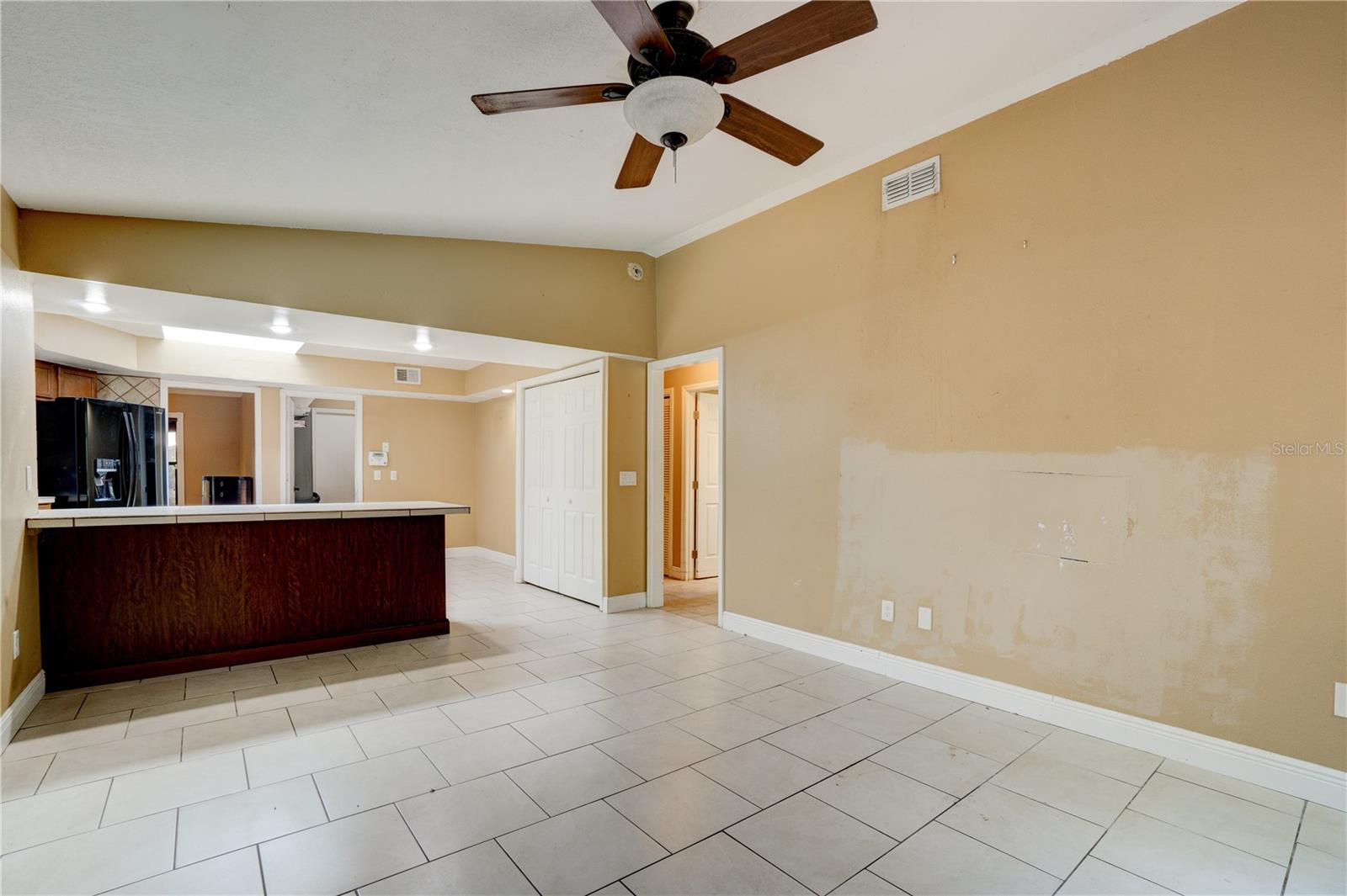 1077 NODDING PINES WAY