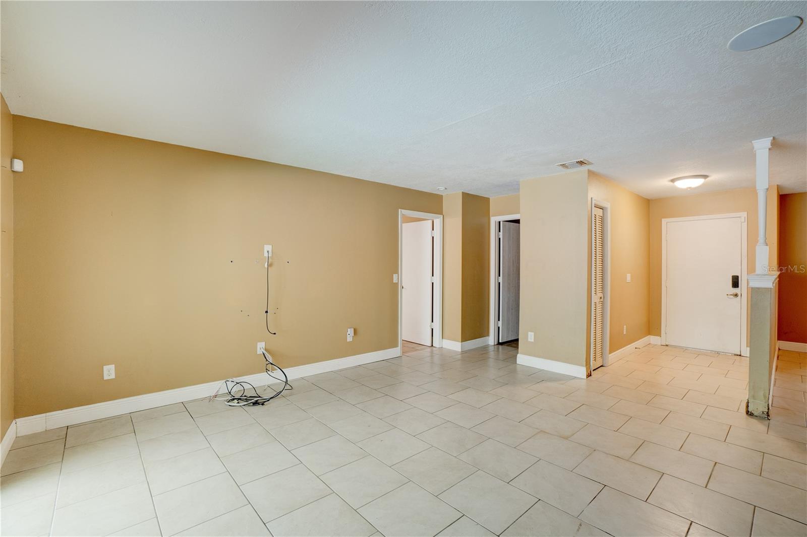 1077 NODDING PINES WAY