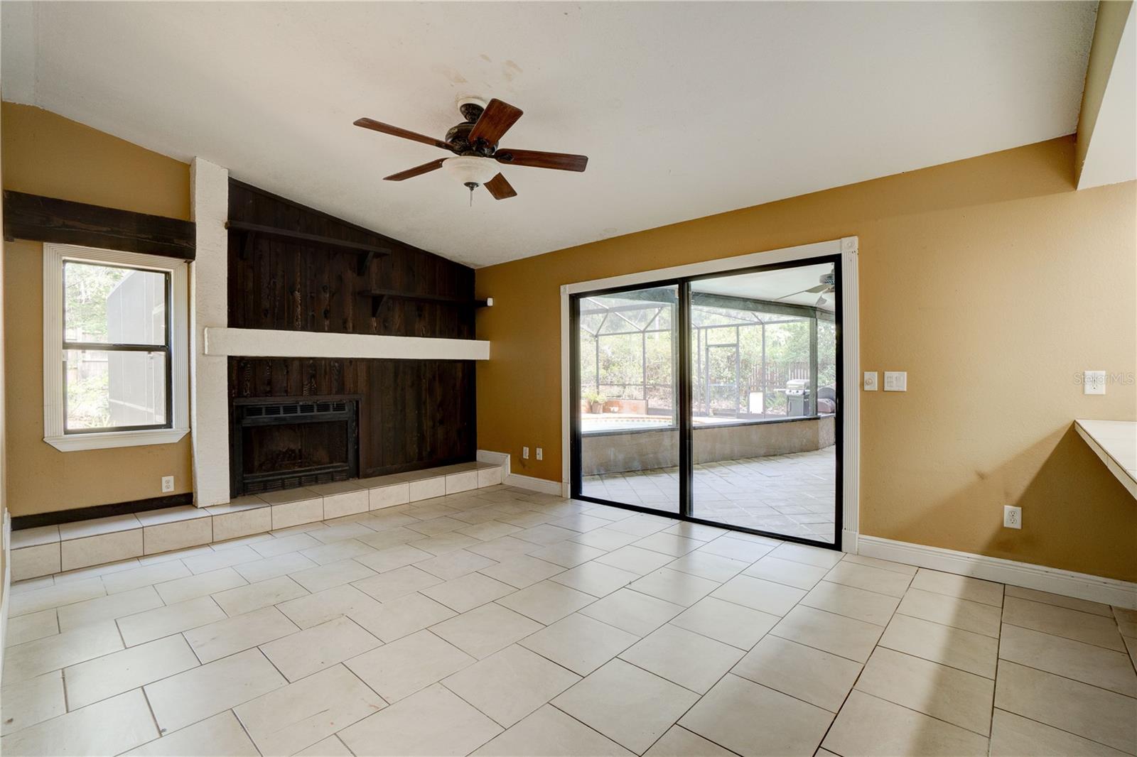 1077 NODDING PINES WAY