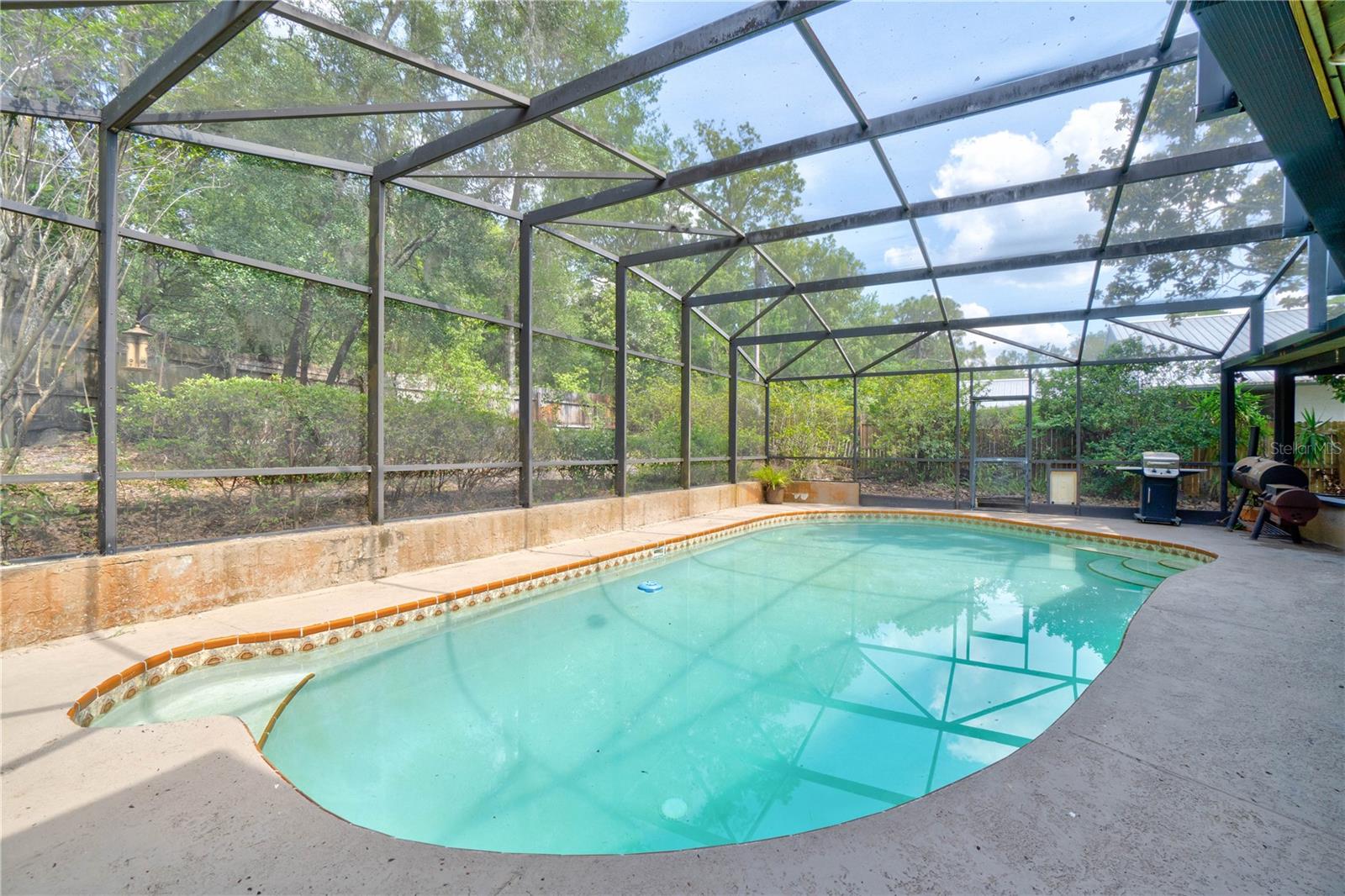 1077 NODDING PINES WAY