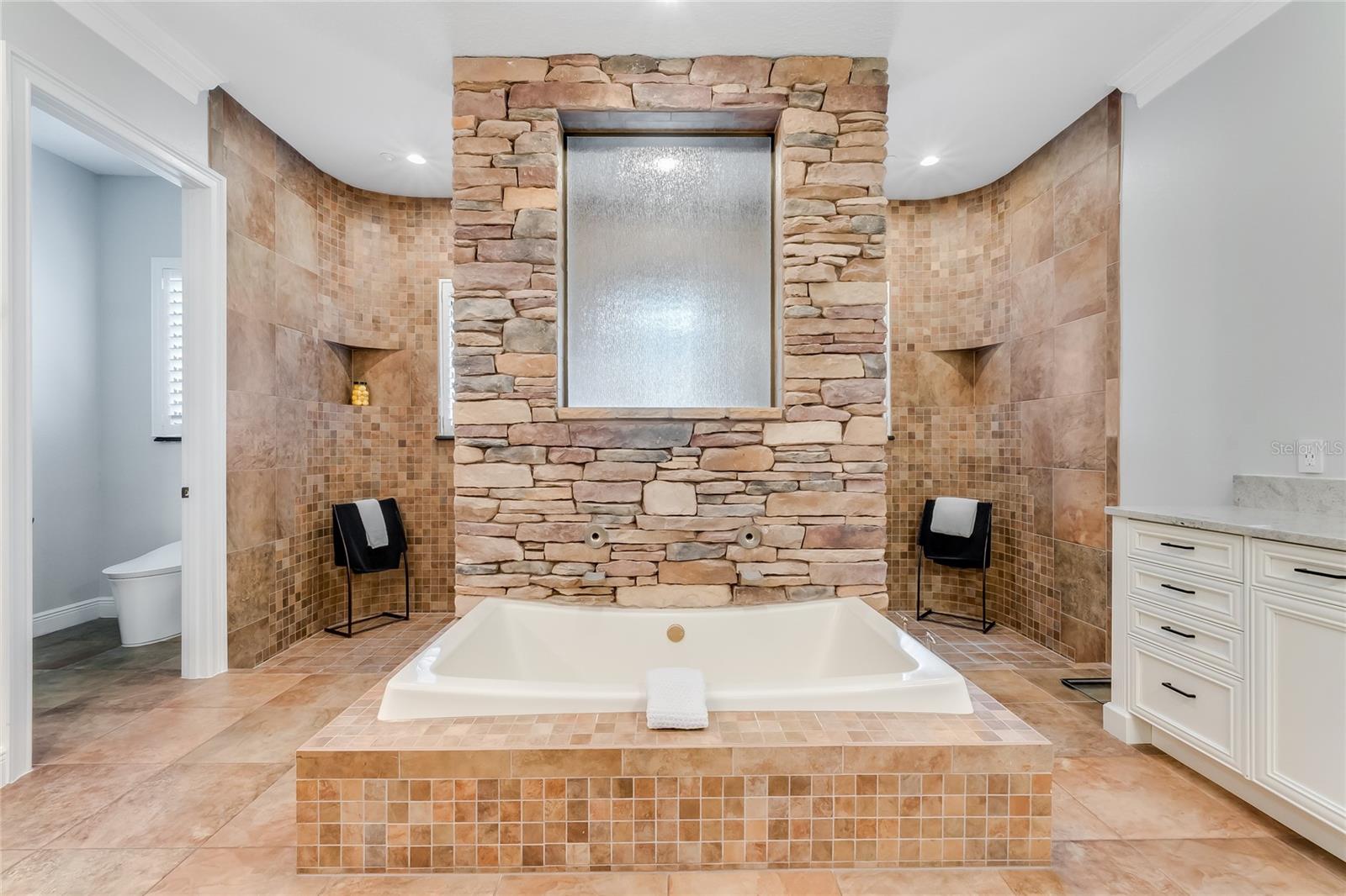 1751 LAKE BALDWIN LN