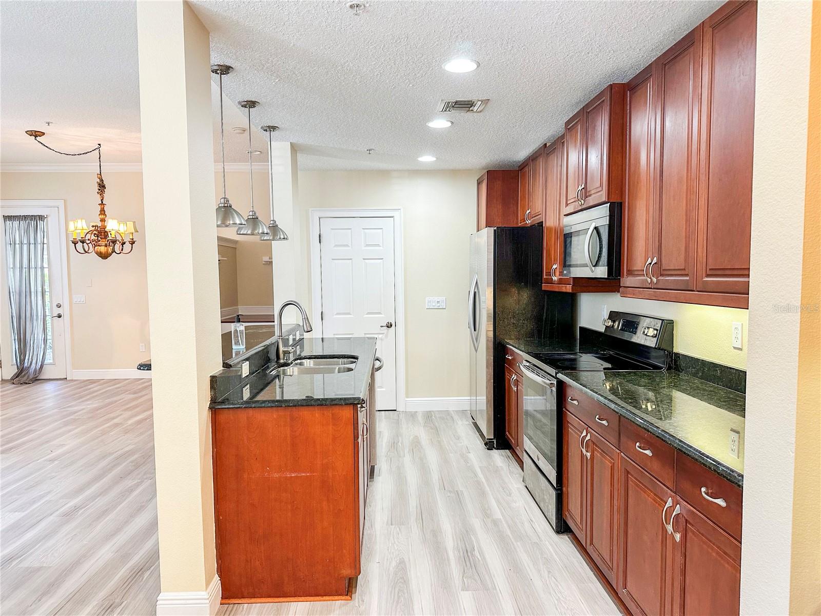 1579 LAKE BALDWIN LN