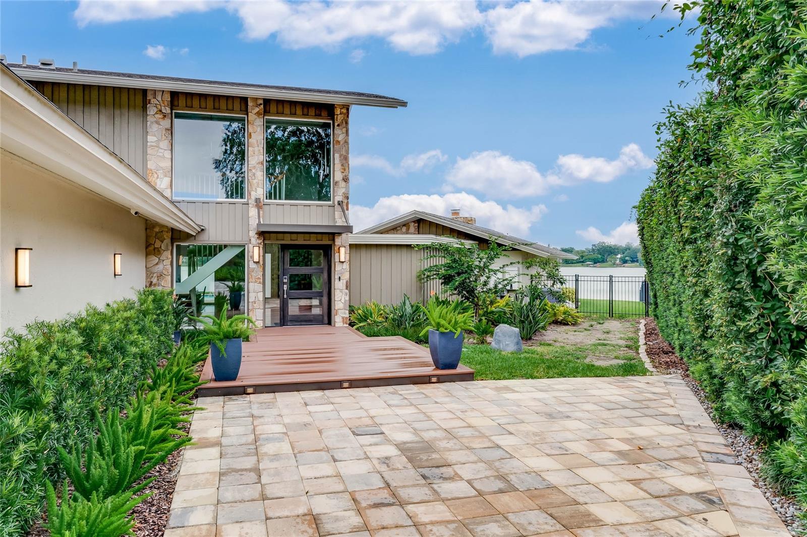 1727 LAKE BERRY DR