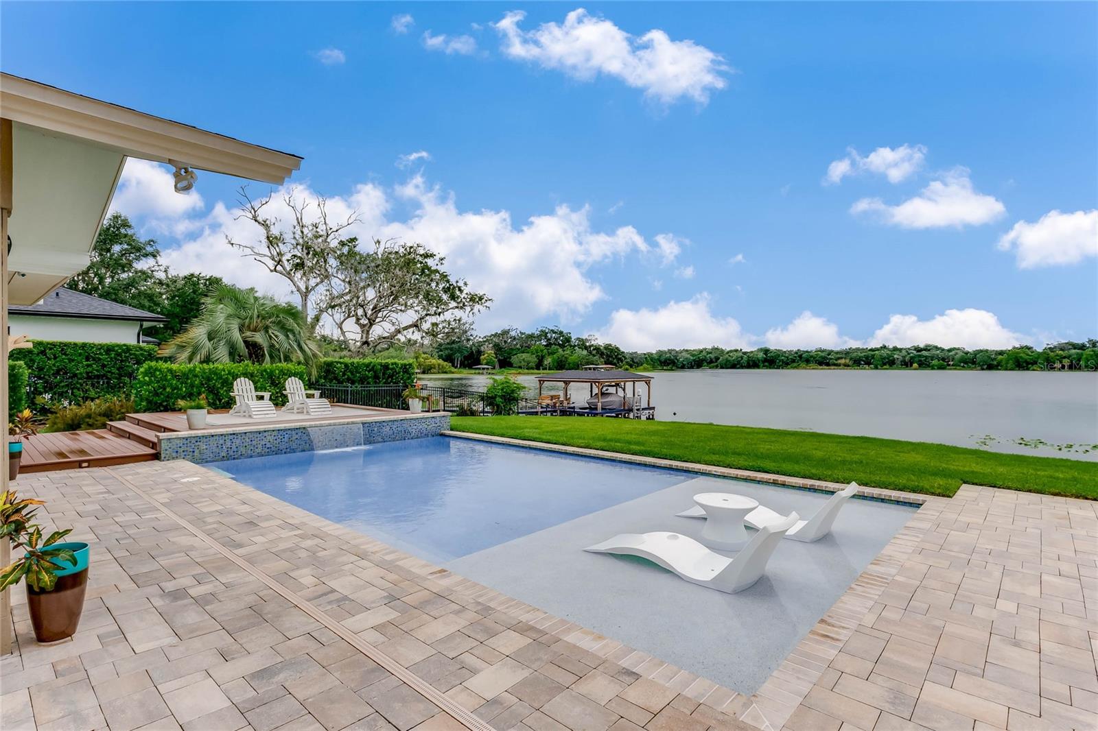 1727 LAKE BERRY DR
