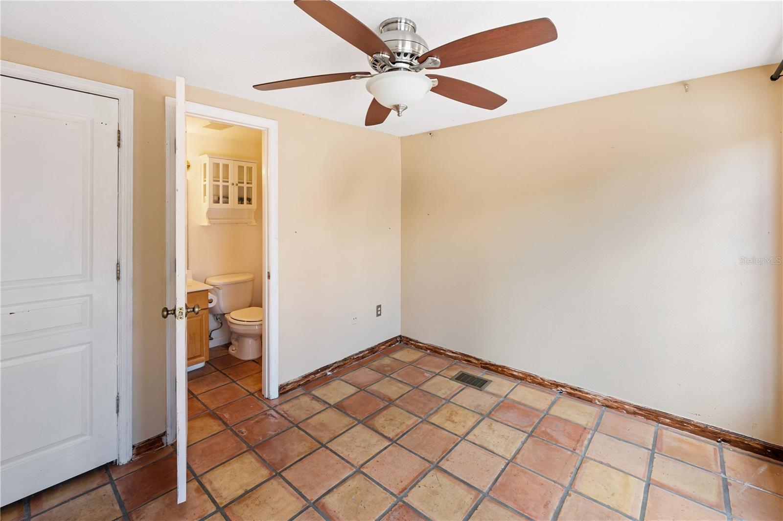 602 E LIVINGSTON ST #3