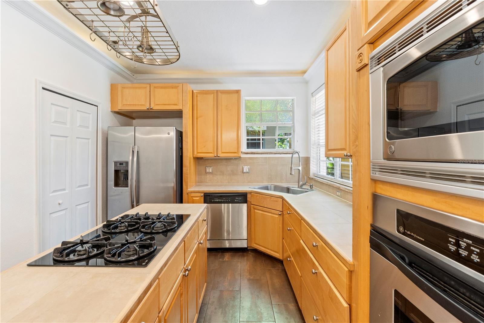 602 E LIVINGSTON ST #3