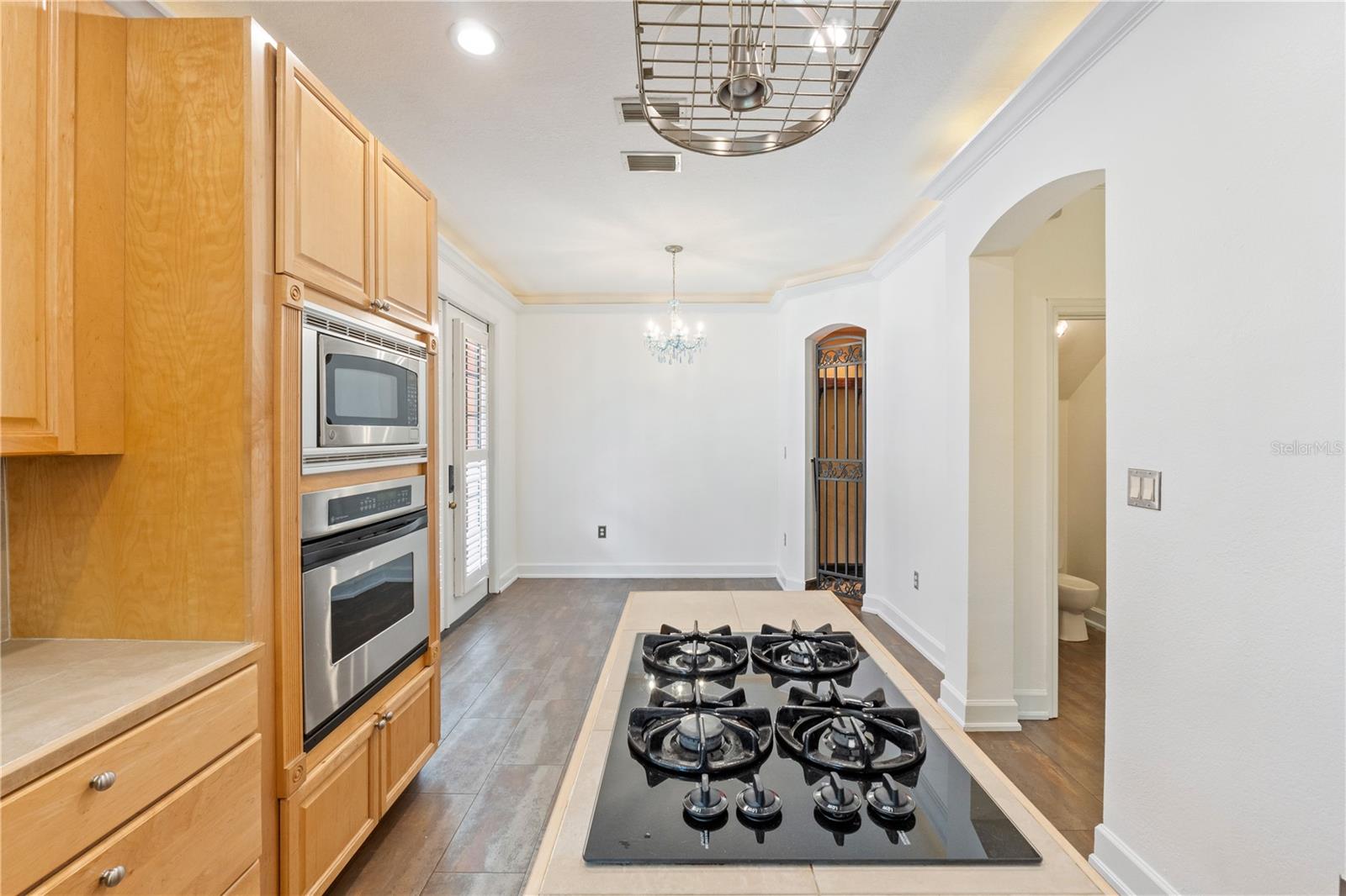 602 E LIVINGSTON ST #3