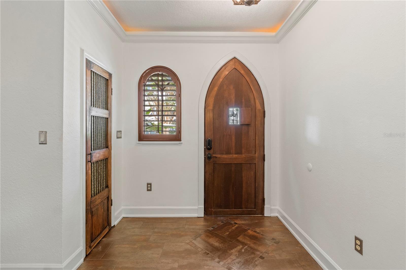 602 E LIVINGSTON ST #3