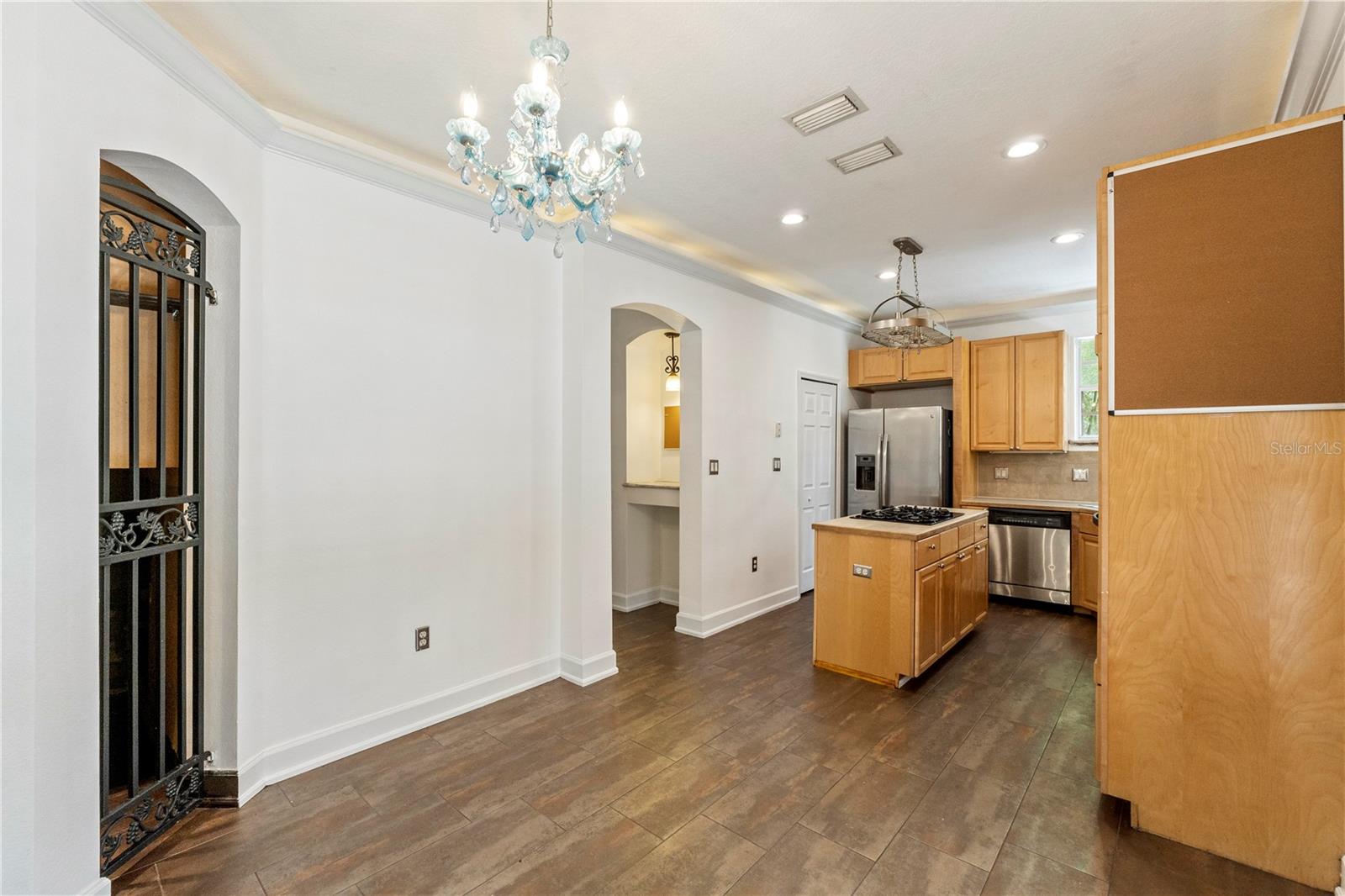 602 E LIVINGSTON ST #3