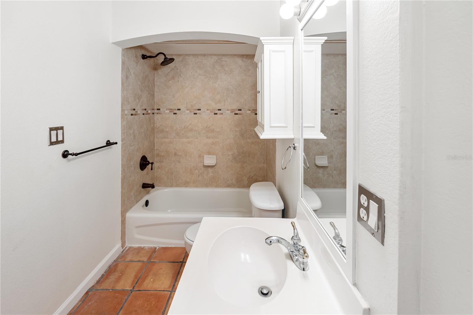 602 E LIVINGSTON ST #3