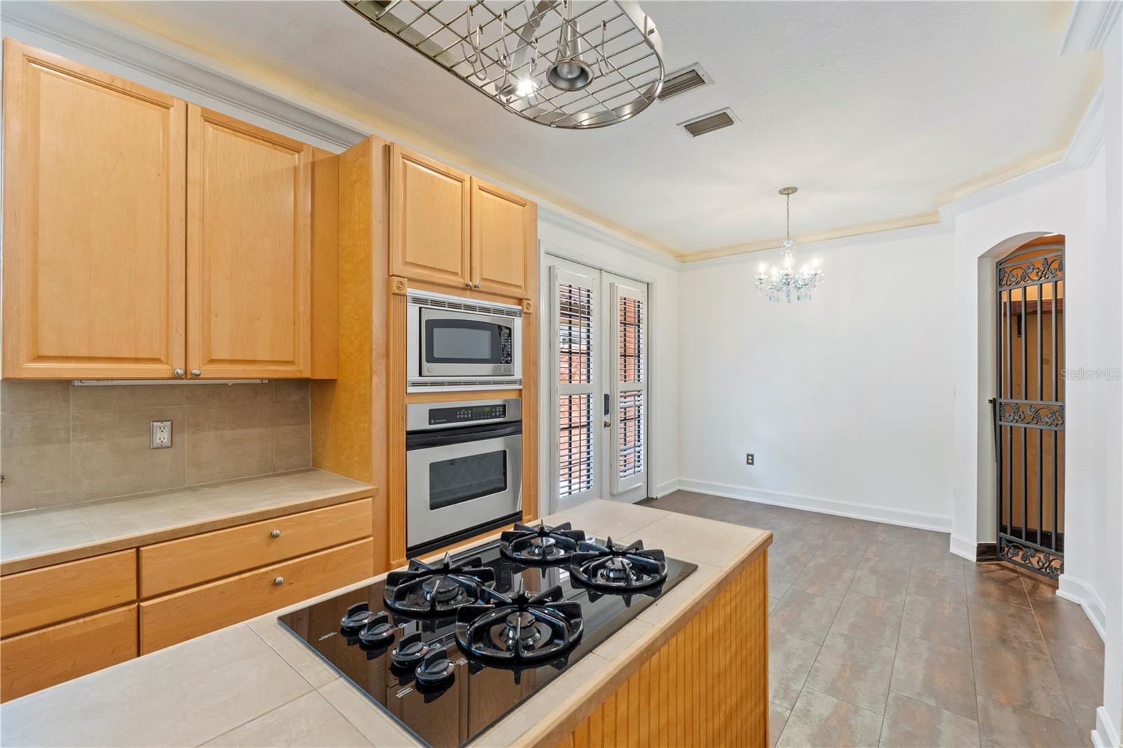 602 E LIVINGSTON ST #3