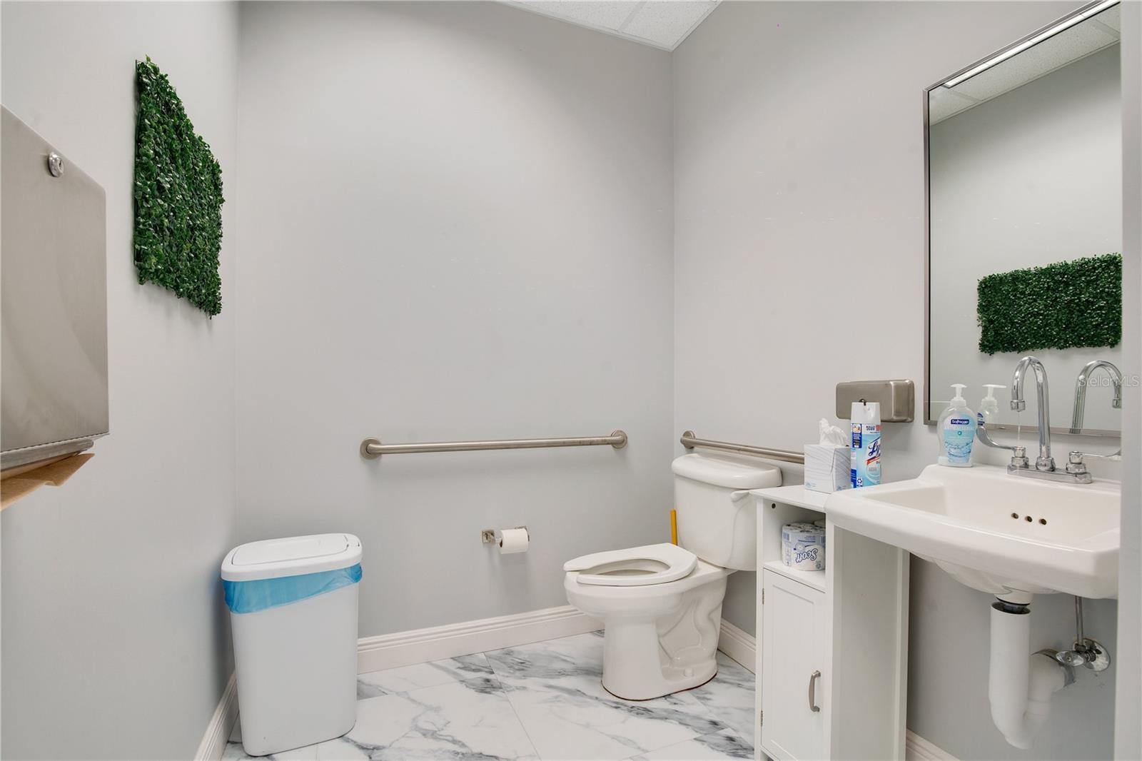 964 LAKE BALDWIN LN #200